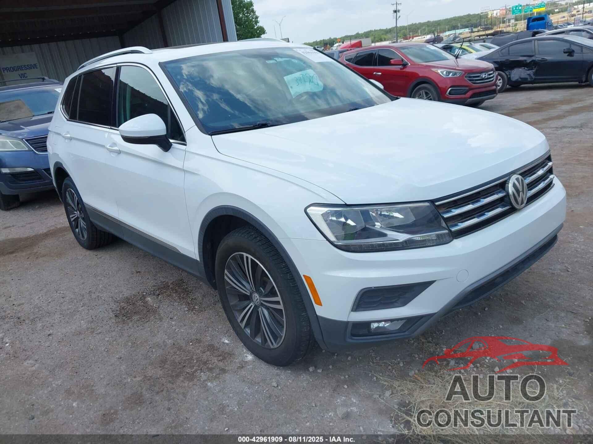 VOLKSWAGEN TIGUAN 2018 - 3VV2B7AX0JM068175