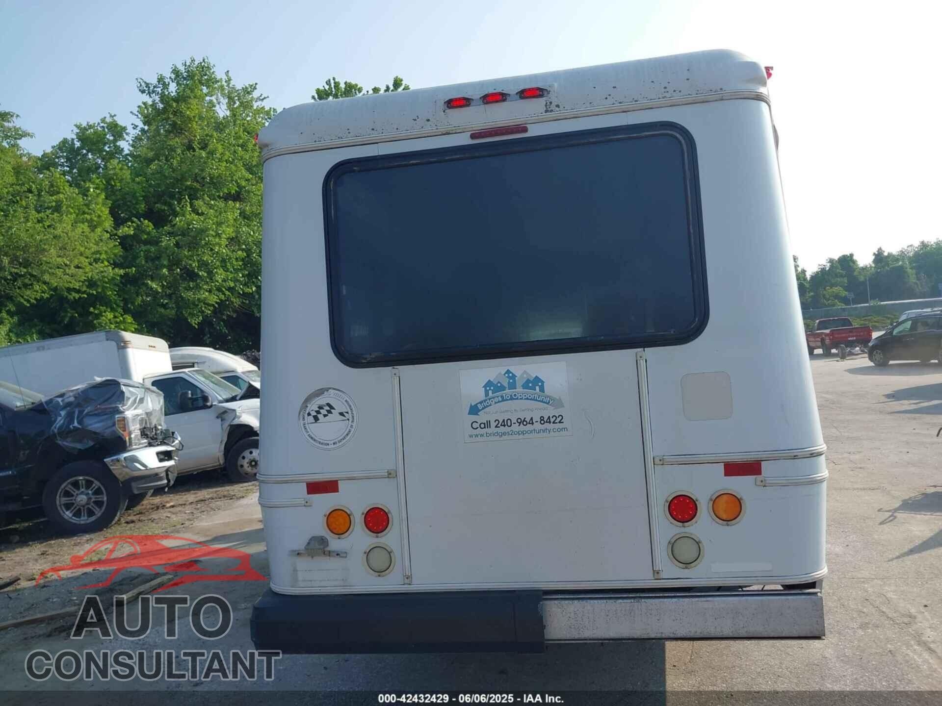 FORD E-450 CUTAWAY 2011 - 1FDFE4FS5BDB05216