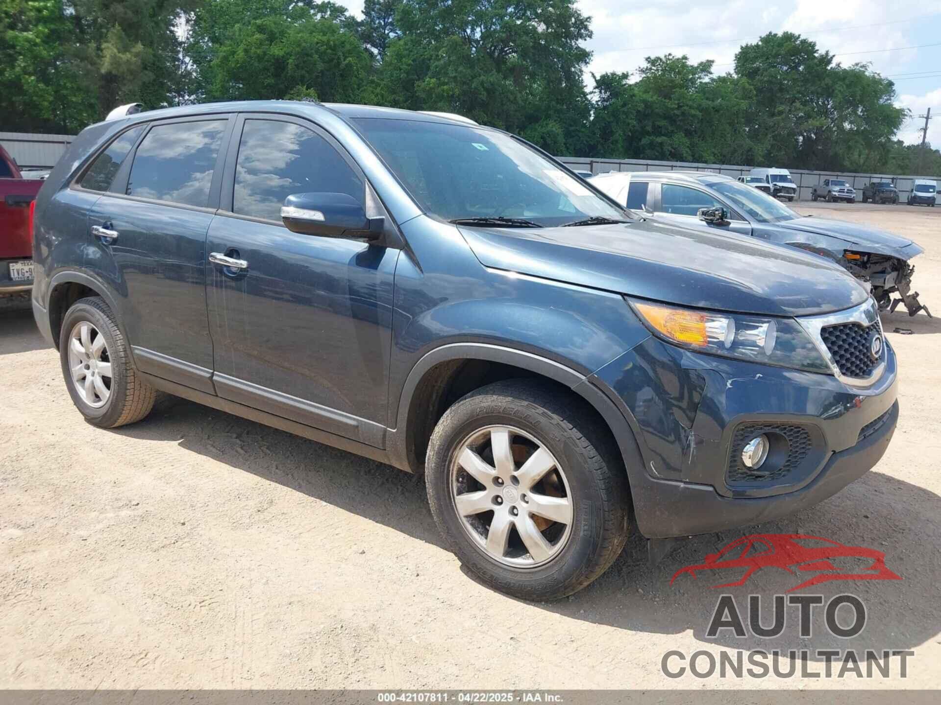 KIA SORENTO 2011 - 5XYKT4A19BG102196