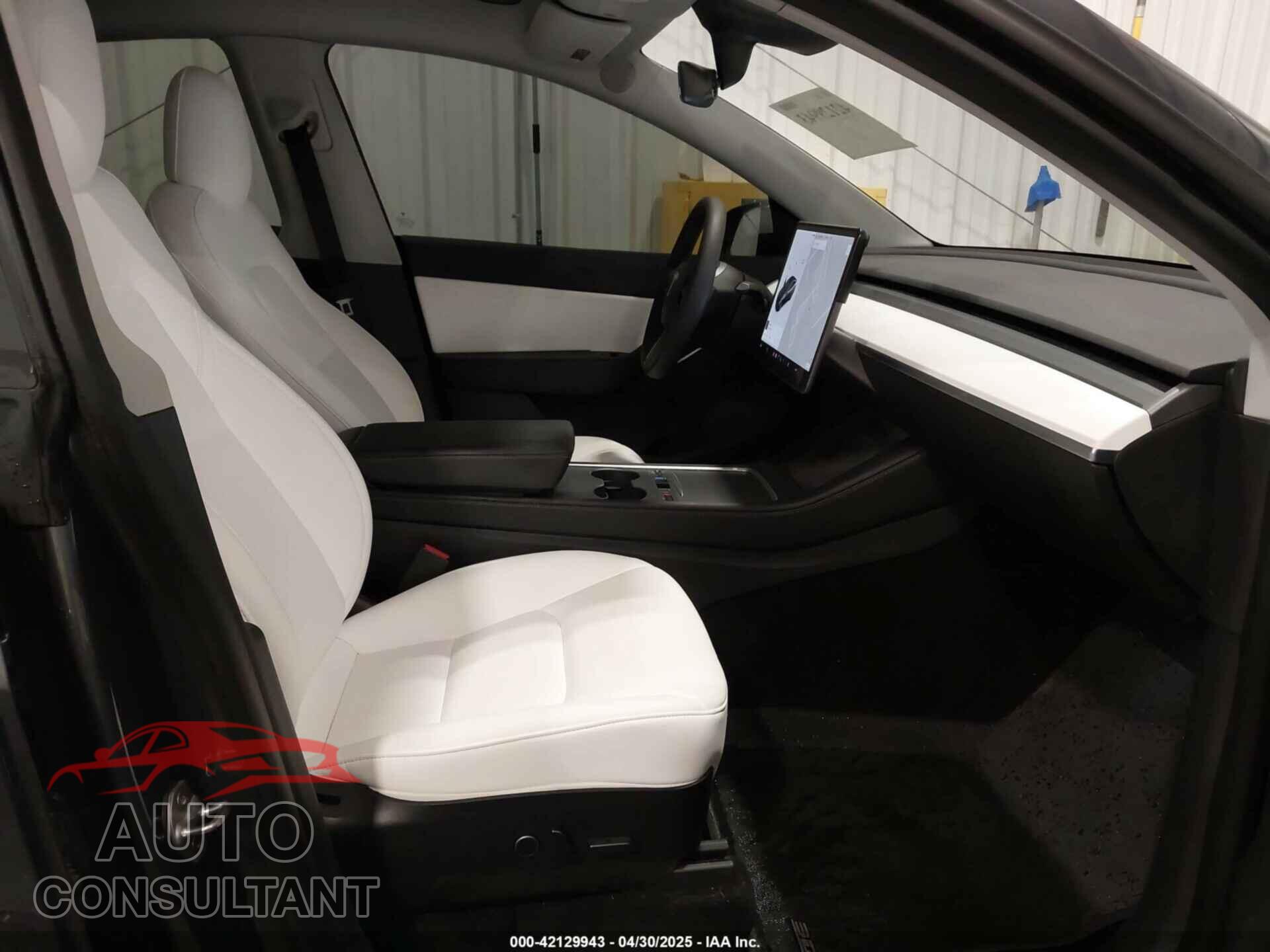 TESLA MODEL Y 2021 - 5YJYGDEEXMF152093