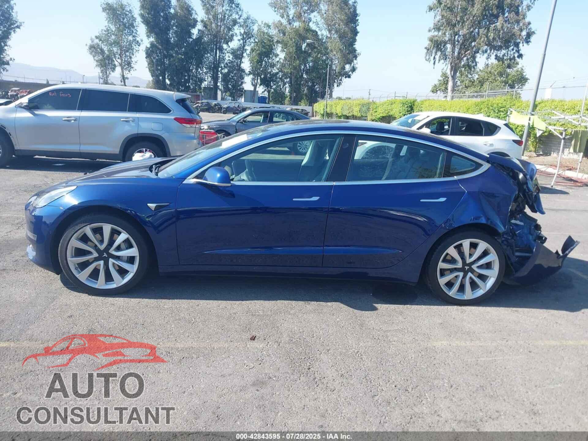 TESLA MODEL 3 2018 - 5YJ3E1EA0JF042709