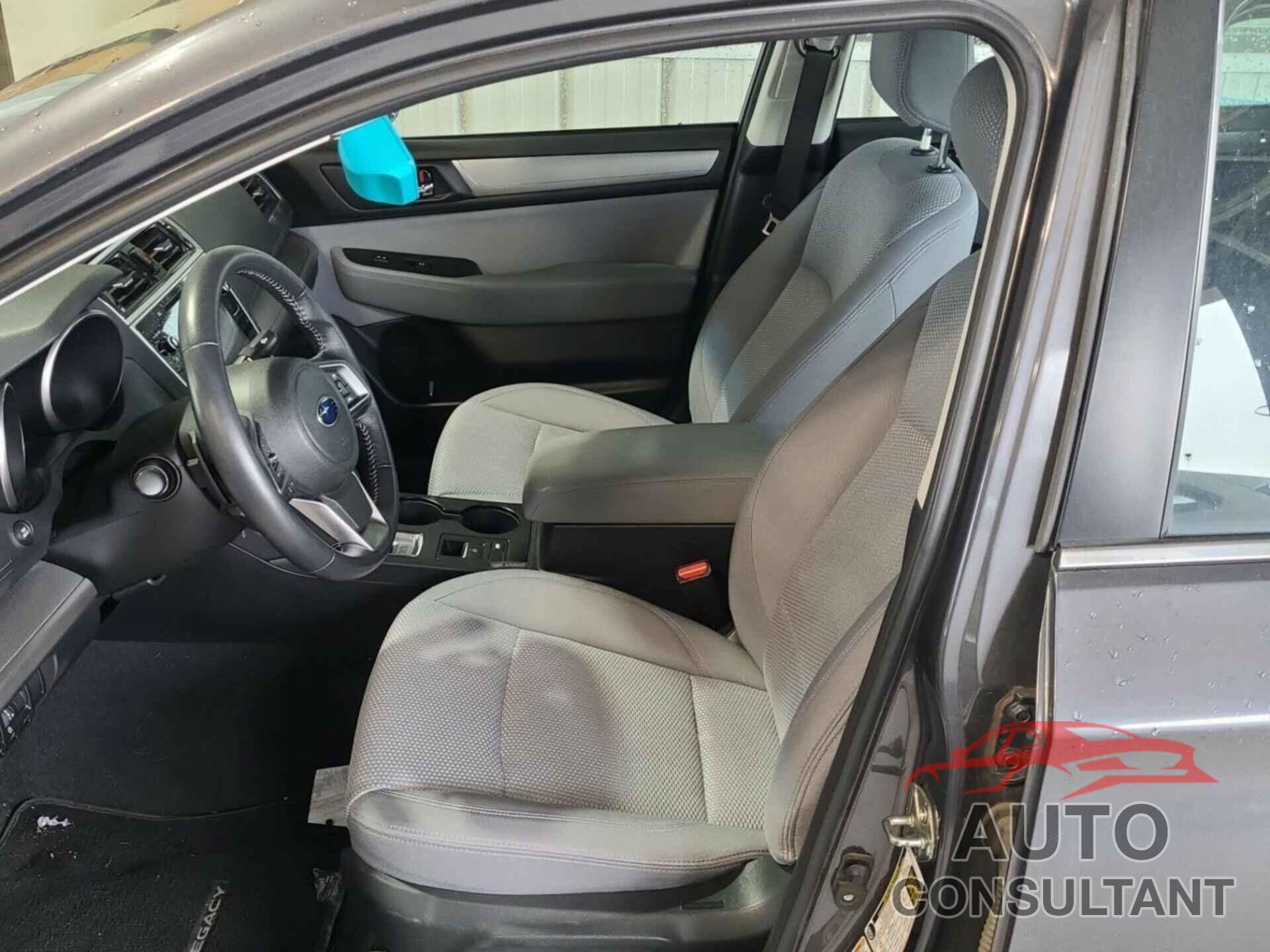 SUBARU LEGACY 2018 - 4S3BNAF62J3019581