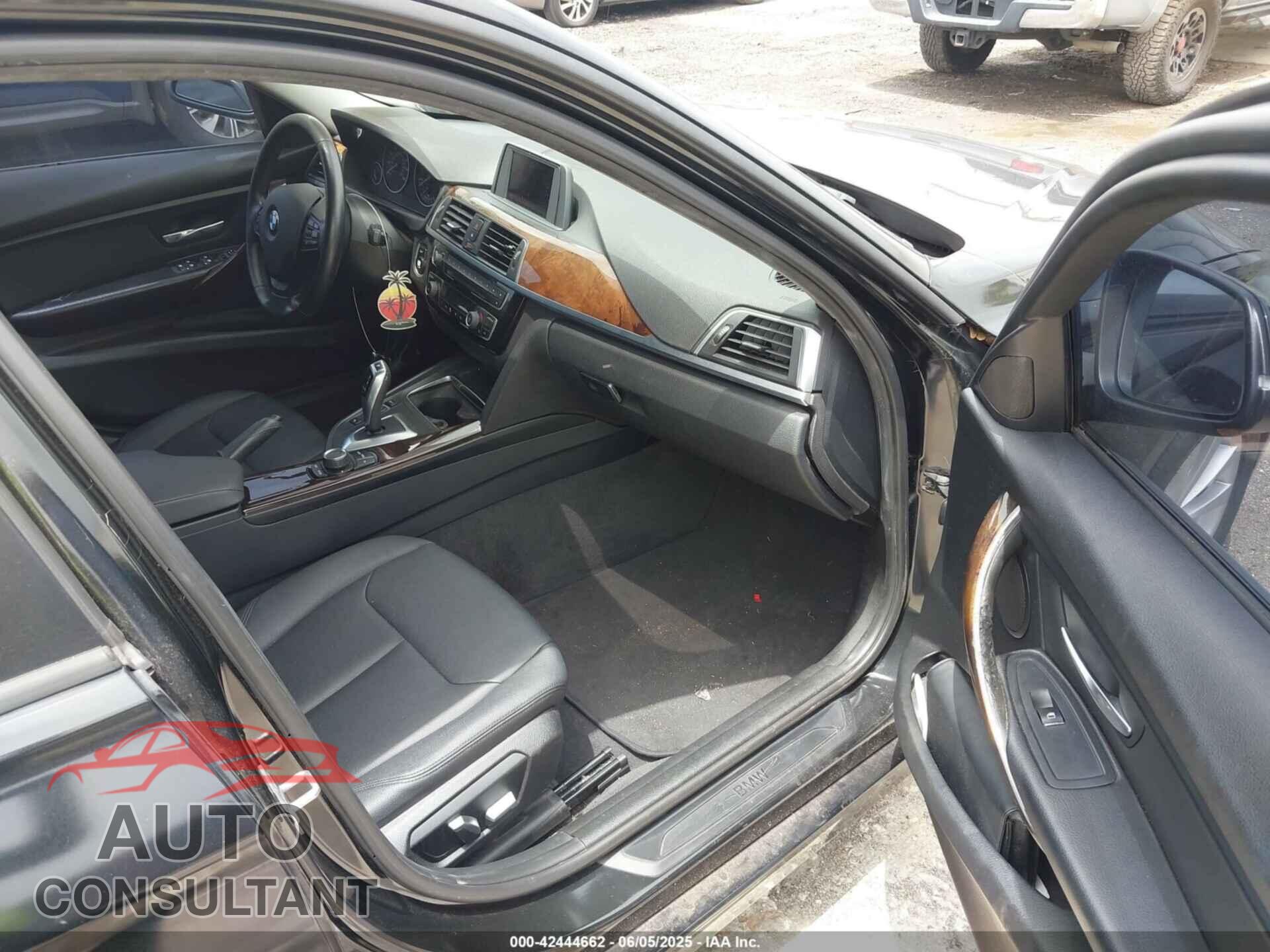 BMW 320I 2016 - WBA8E1G53GNT35842