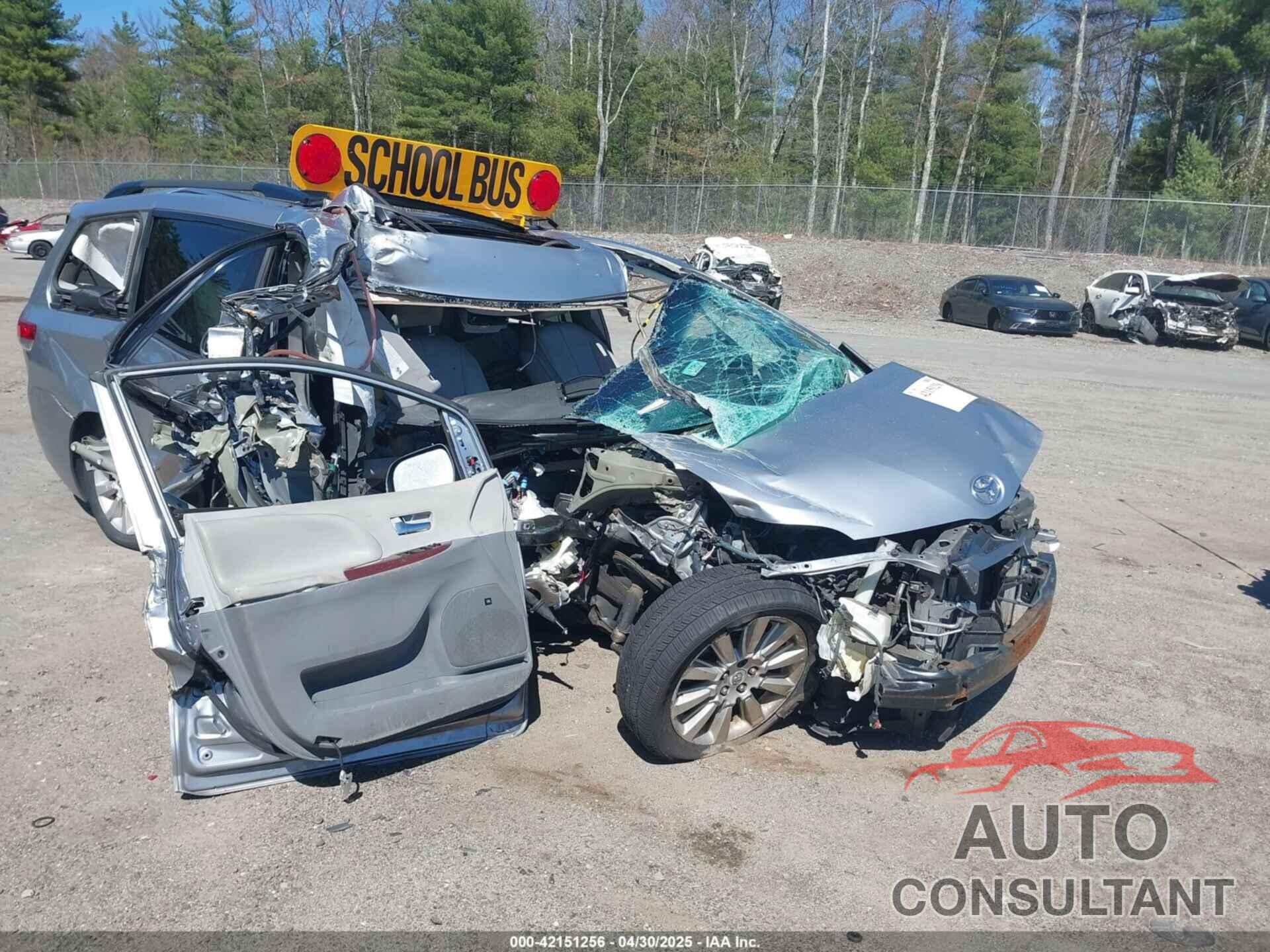 TOYOTA SIENNA 2011 - 5TDDK3DCXBS028227