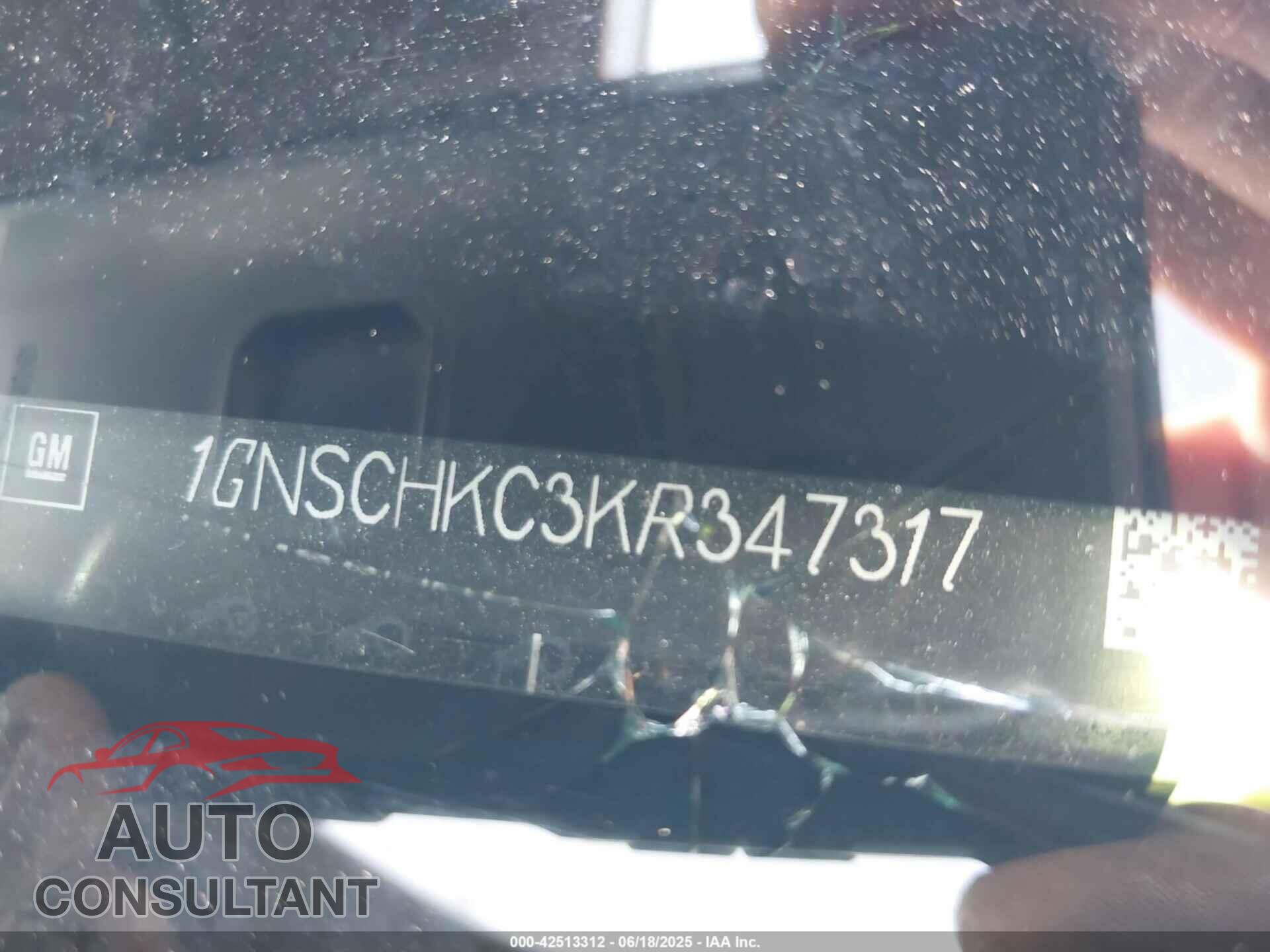 CHEVROLET SUBURBAN 2019 - 1GNSCHKC3KR347317