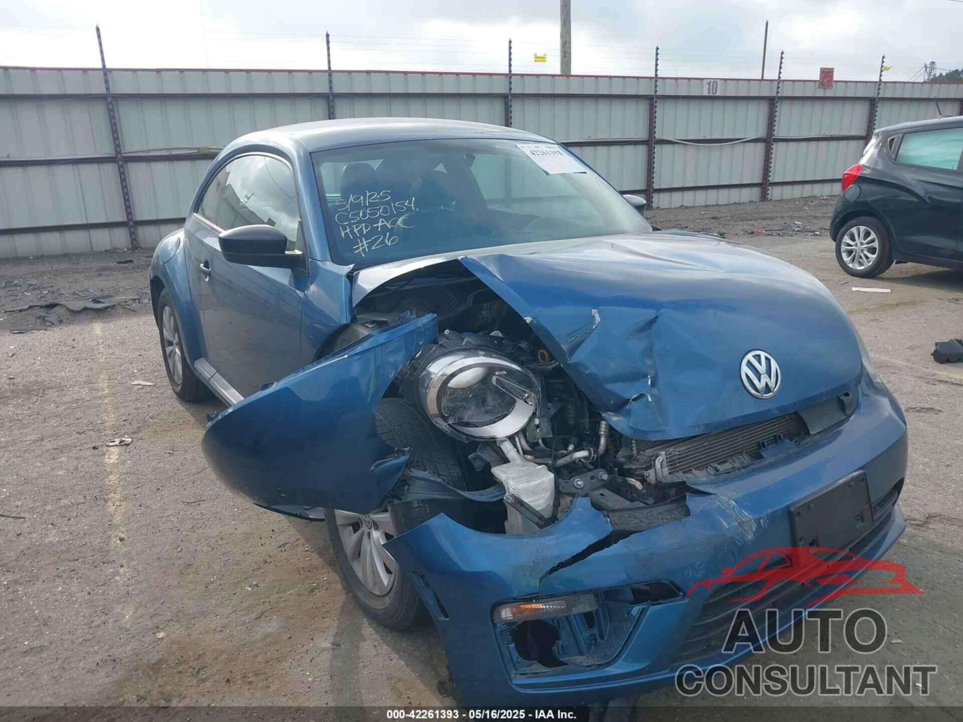 VOLKSWAGEN BEETLE 2017 - 3VWF17AT8HM615782