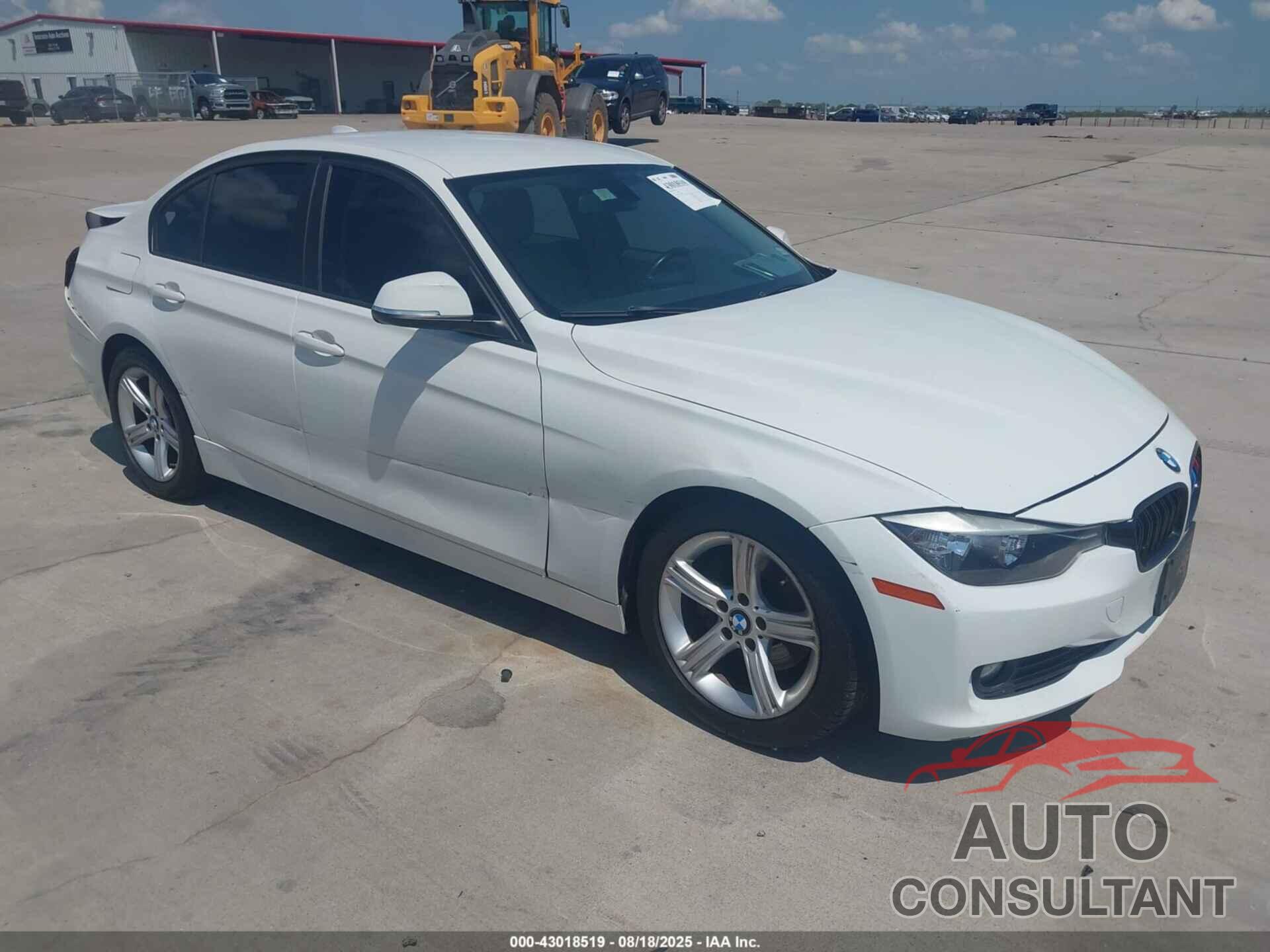 BMW 320I 2013 - WBA3B1C55DF078424