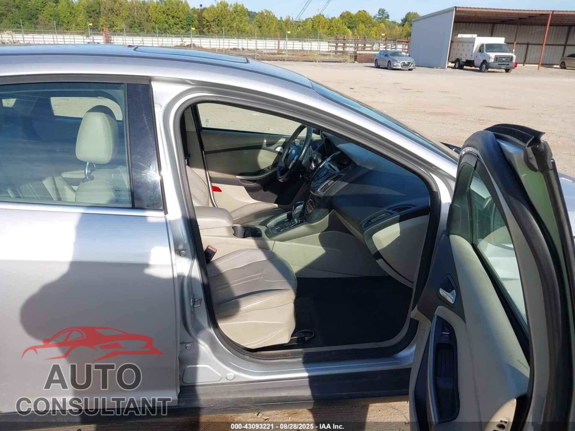 FORD FOCUS 2012 - 1FAHP3M28CL367166
