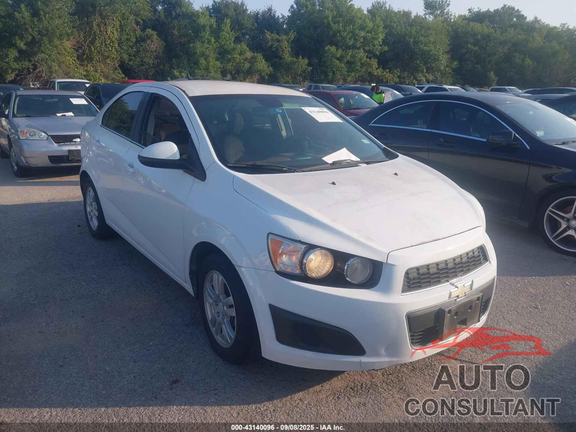 CHEVROLET SONIC 2013 - 1G1JC5SH7D4134927
