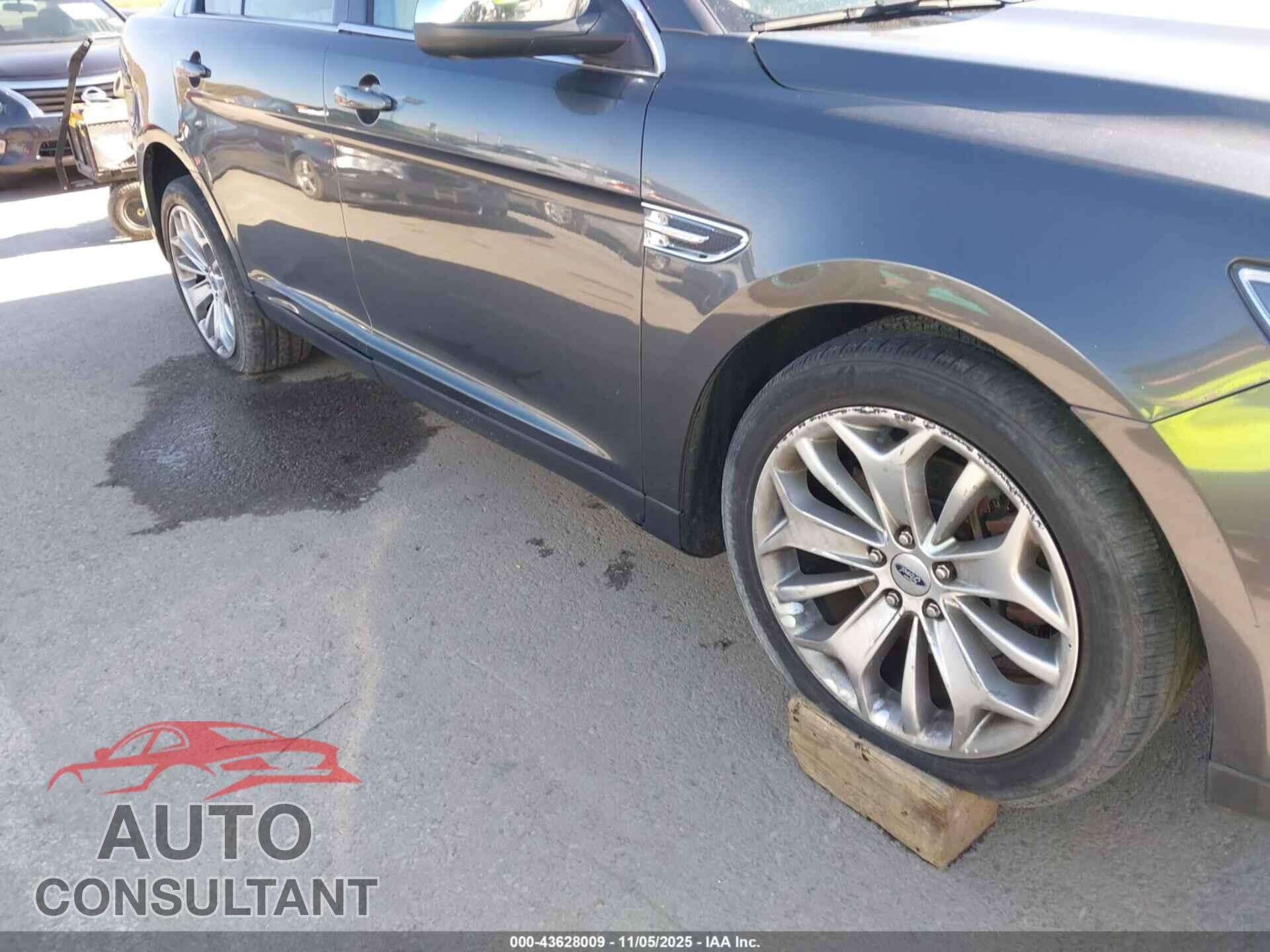 FORD TAURUS 2018 - 1FAHP2F88JG124104