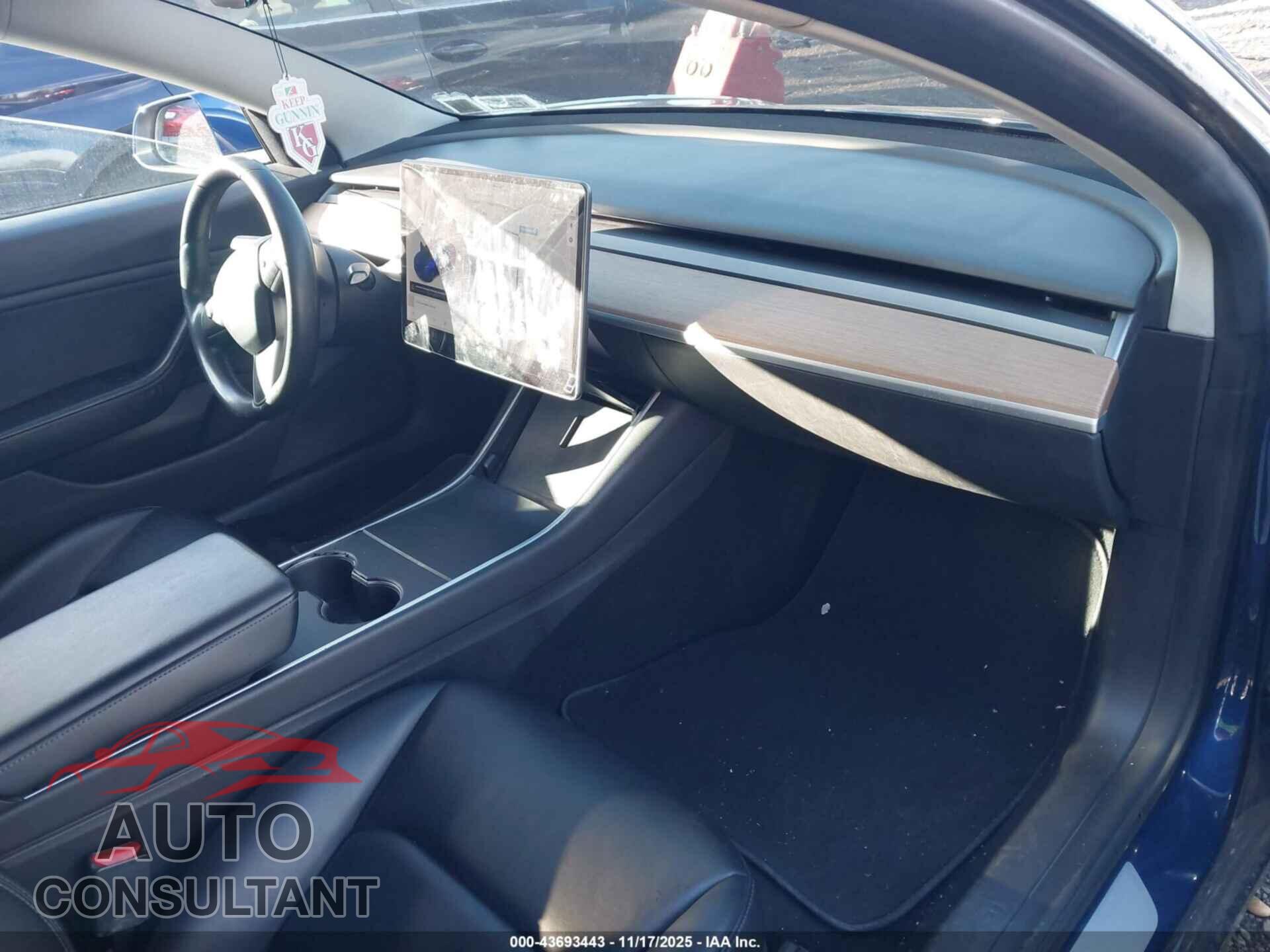TESLA MODEL 3 2019 - 5YJ3E1EB8KF414937