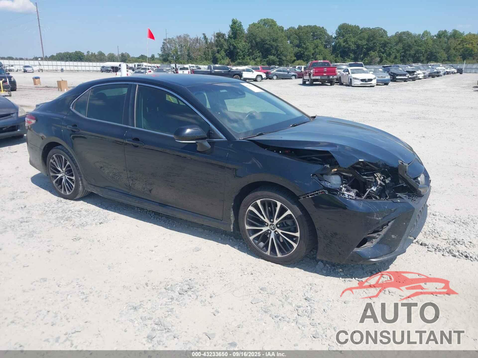 TOYOTA CAMRY 2018 - 4T1B11HK1JU078388
