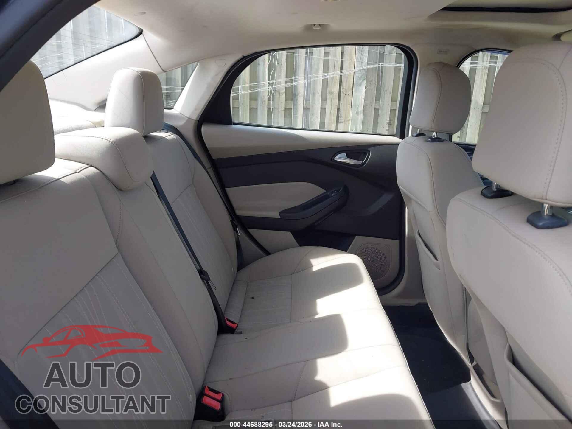 FORD FOCUS 2015 - 1FADP3F20FL366299