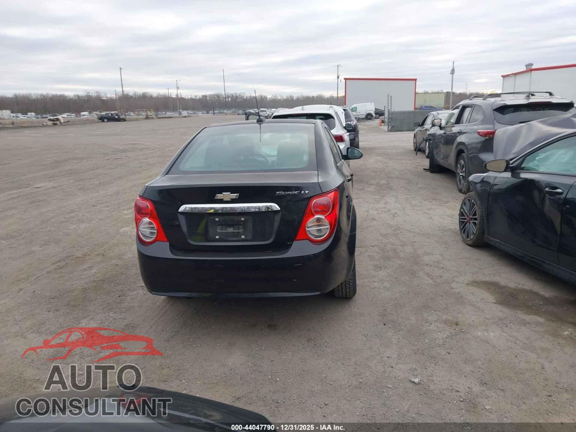 CHEVROLET SONIC 2015 - 1G1JC5SH3F4163473