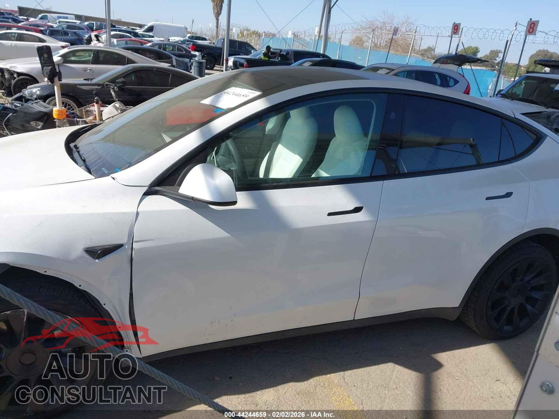 TESLA MODEL Y 2023 - 7SAYGAEEXPF800652