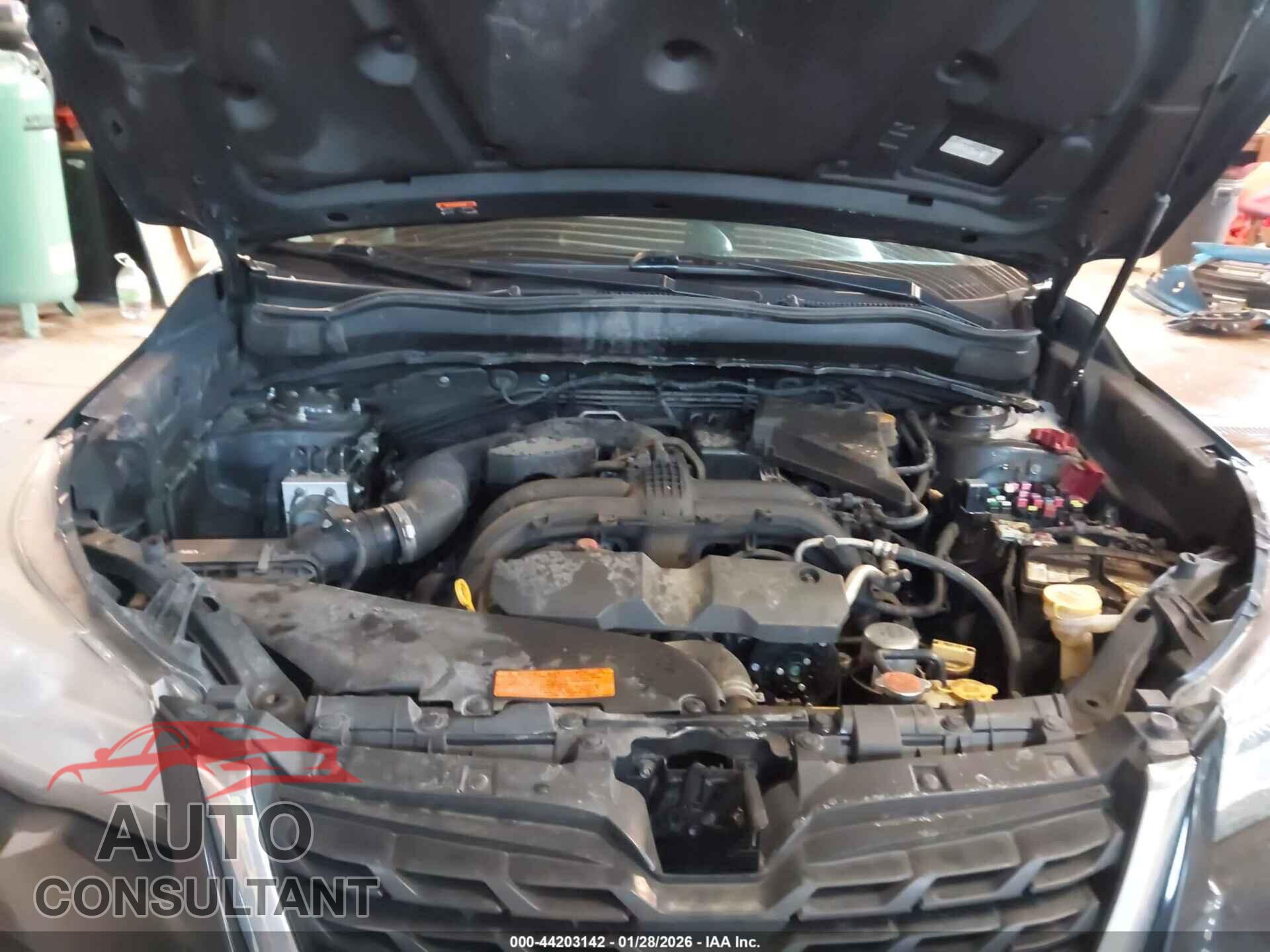 SUBARU FORESTER 2018 - JF2SJAEC0JH463226