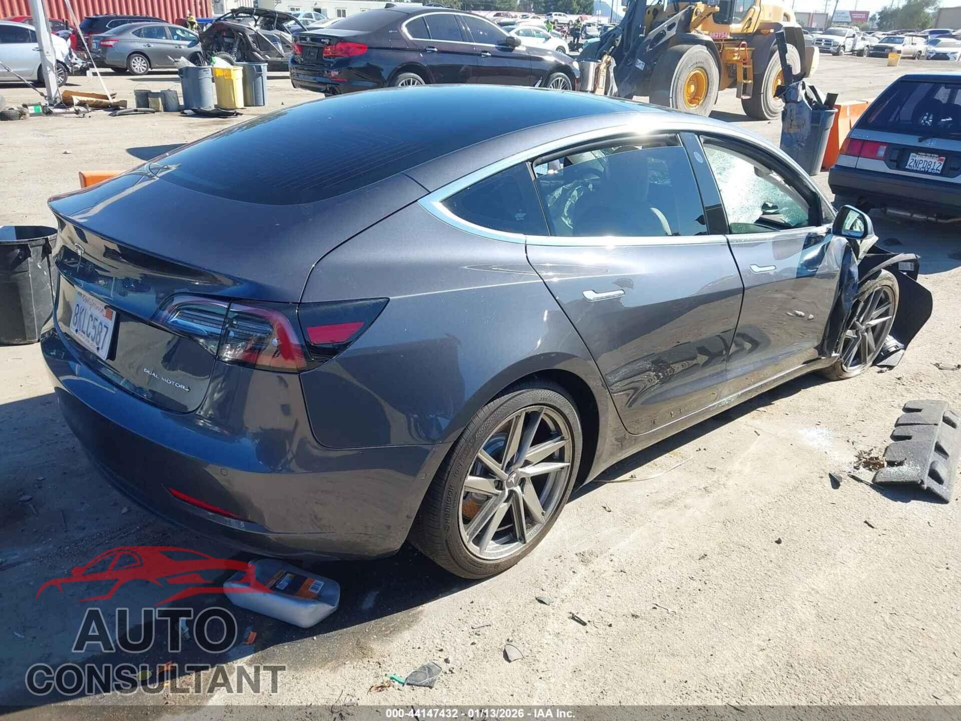 TESLA MODEL 3 2019 - 5YJ3E1EB6KF195279