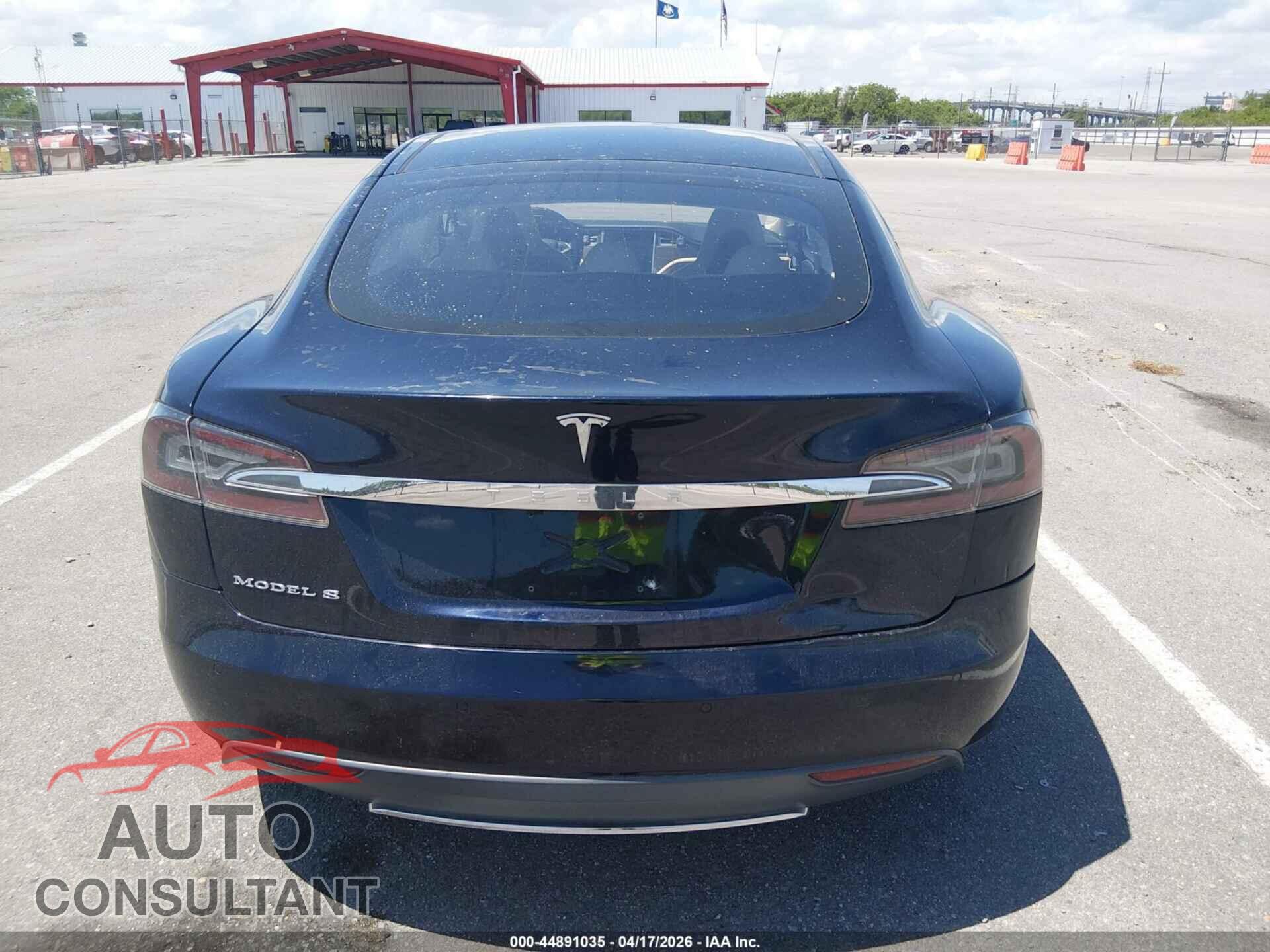 TESLA MODEL S 2014 - 5YJSA1H10EFP43579