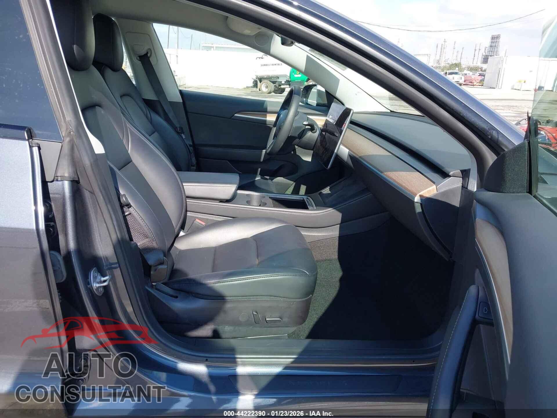 TESLA MODEL 3 2022 - 5YJ3E1EA2NF241329