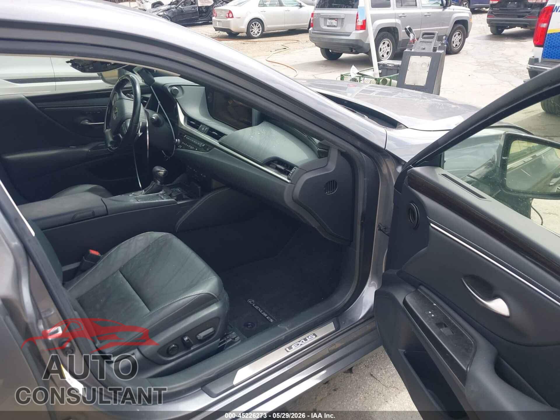 LEXUS ES 300H 2019 - JTHB21B1XK2004366