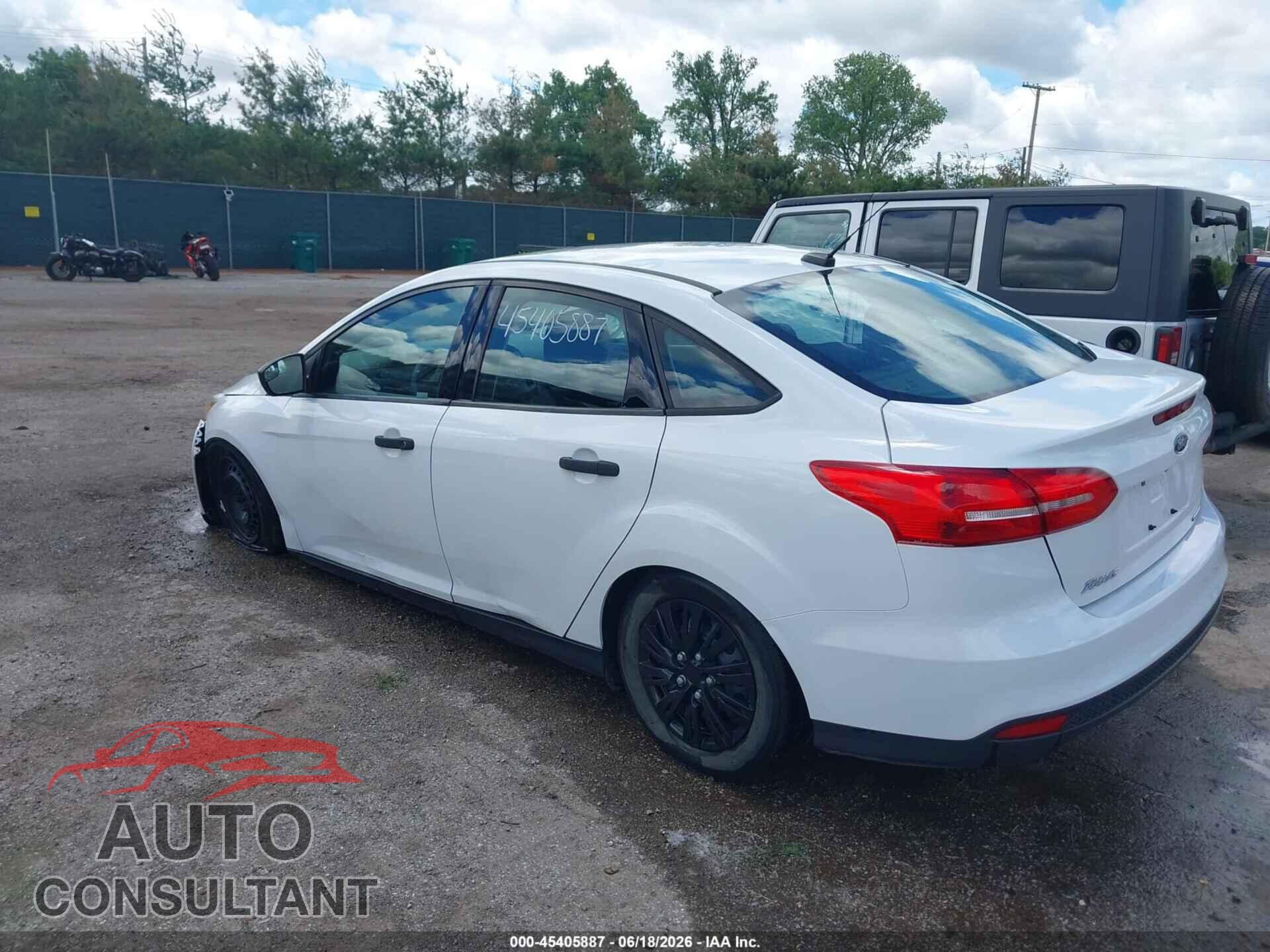 FORD FOCUS 2015 - 1FADP3E29FL323095
