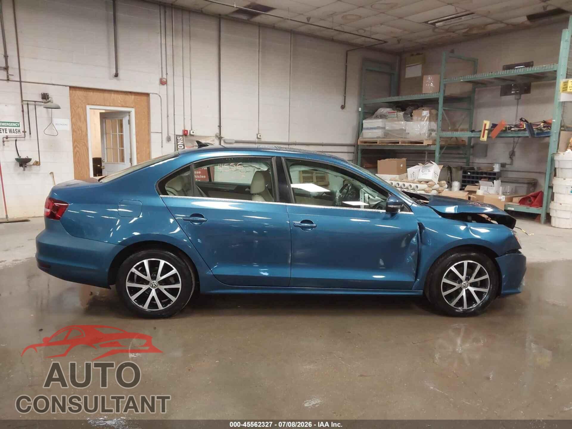VOLKSWAGEN JETTA 2017 - 3VWDB7AJ4HM388545