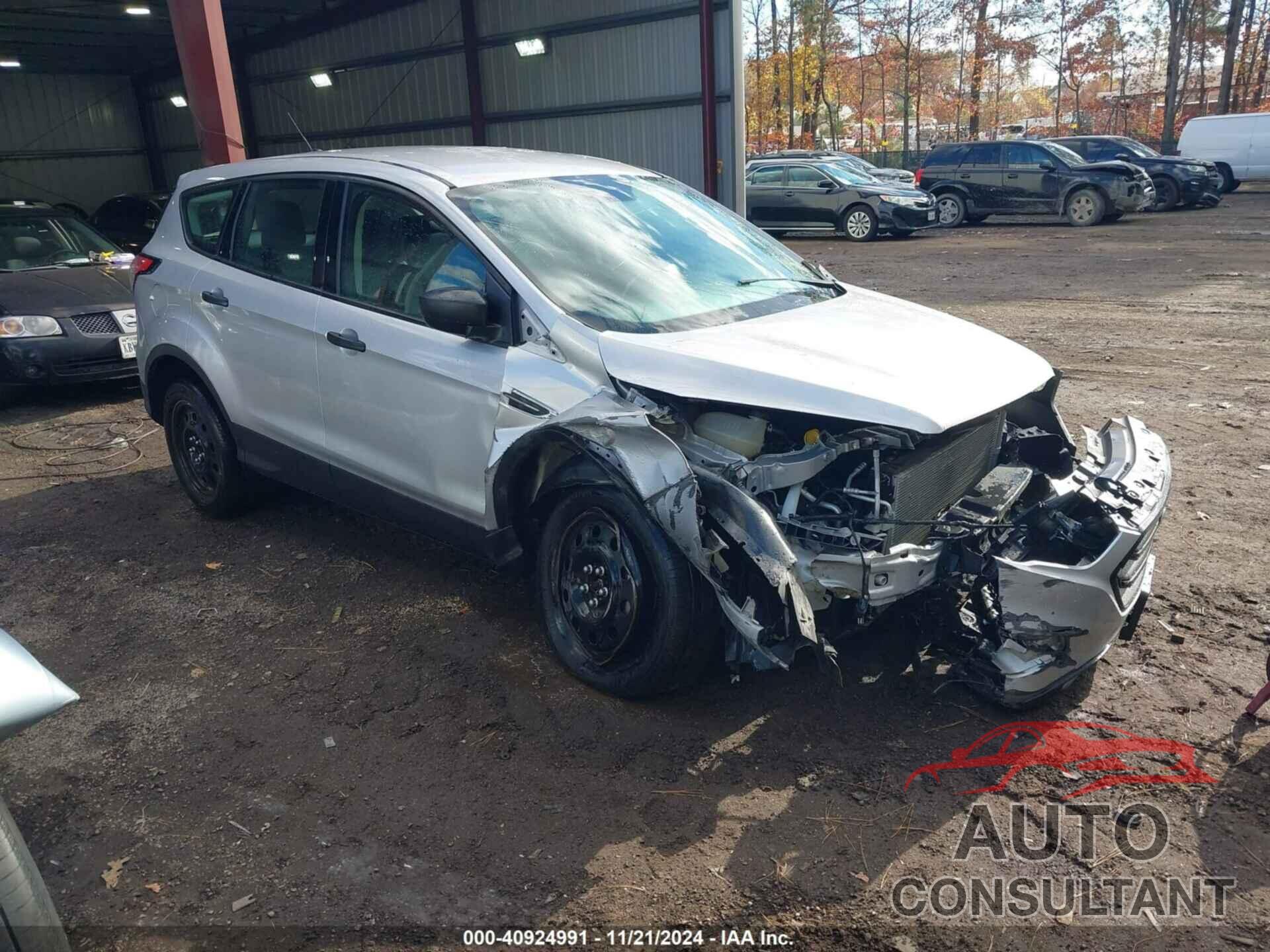 FORD ESCAPE 2017 - 1FMCU0F75HUC44443