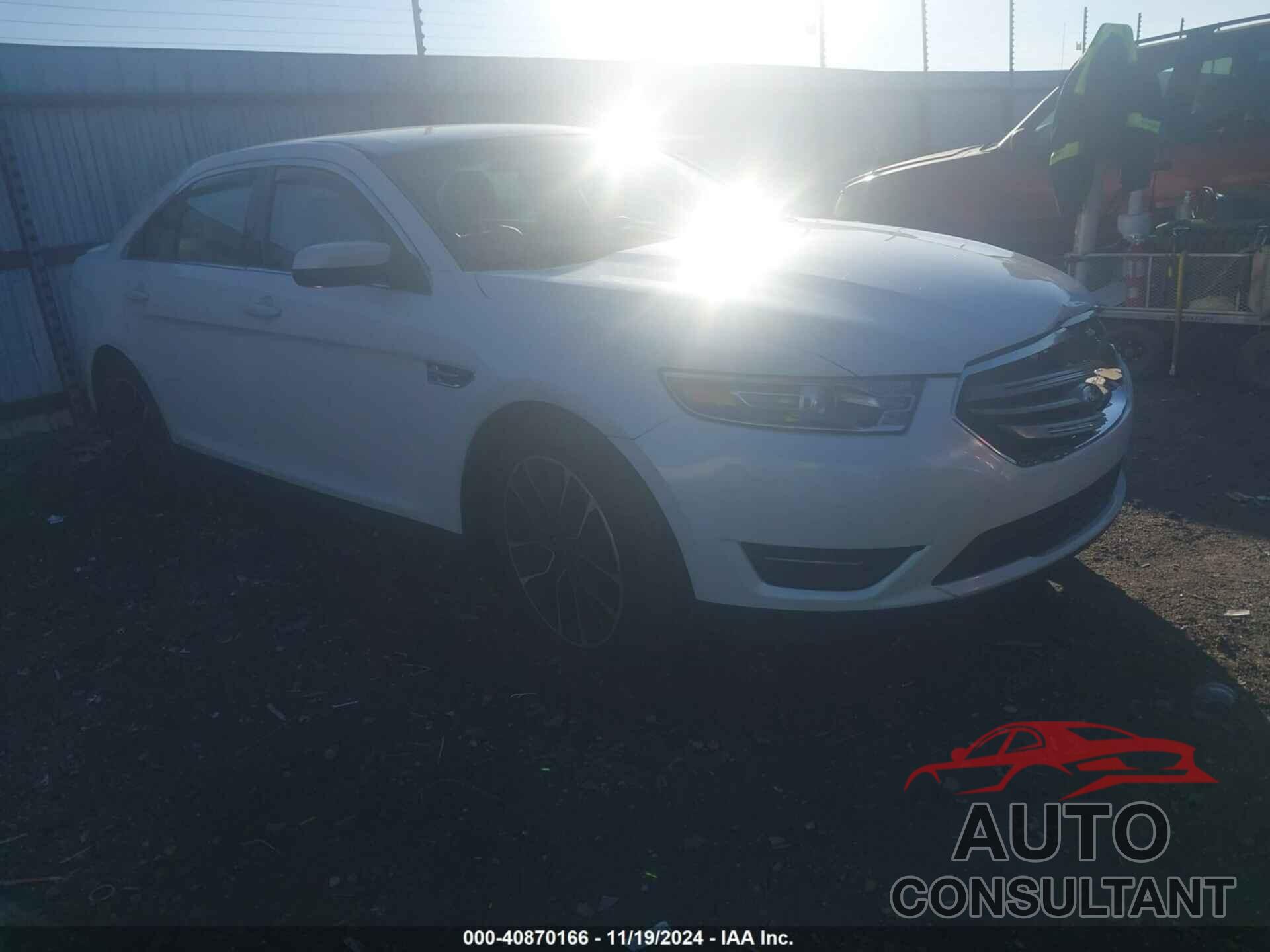 FORD TAURUS 2018 - 1FAHP2E81JG136242