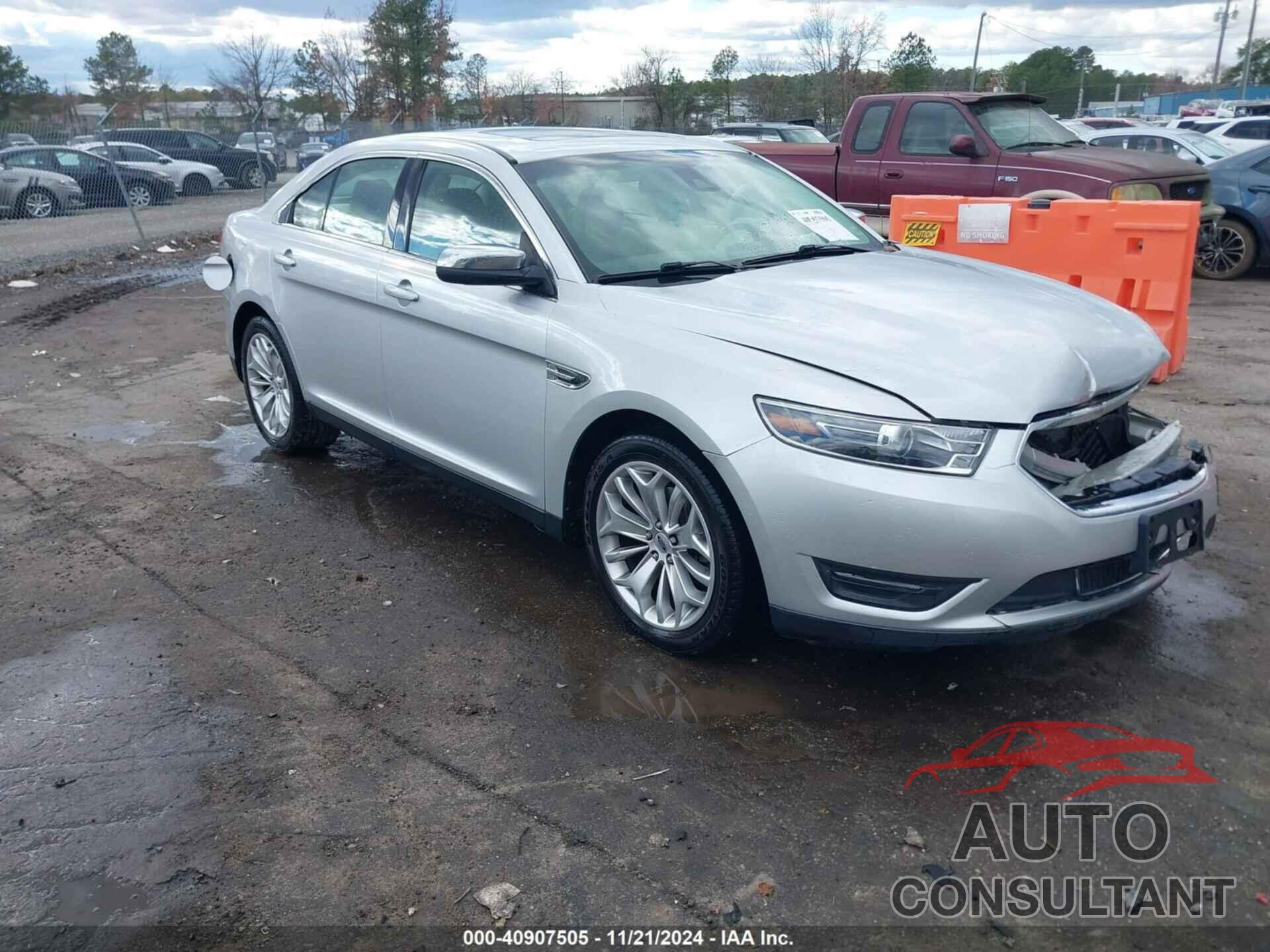 FORD TAURUS 2018 - 1FAHP2F82JG128407