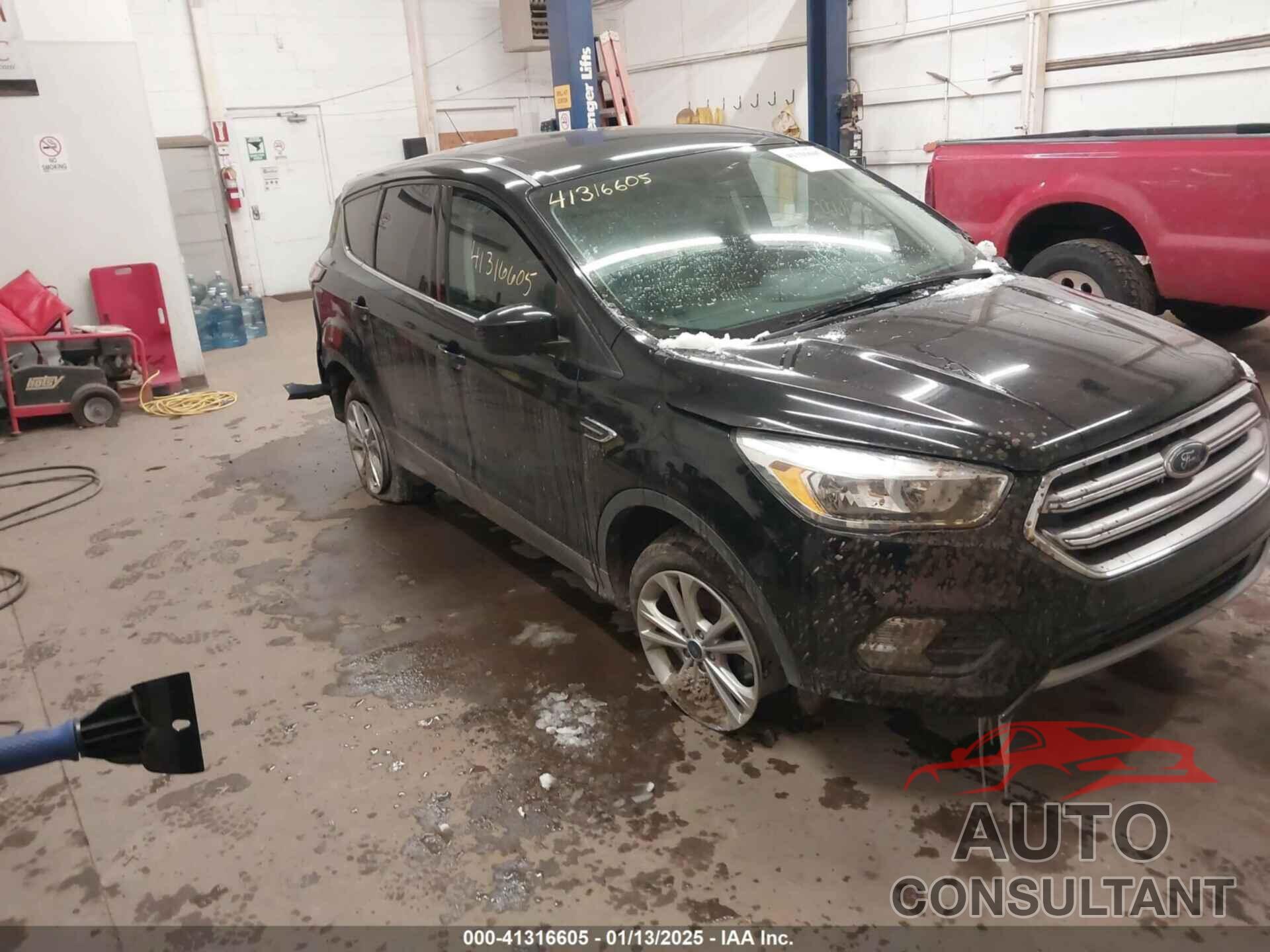 FORD ESCAPE 2017 - 1FMCU0GD9HUB28330