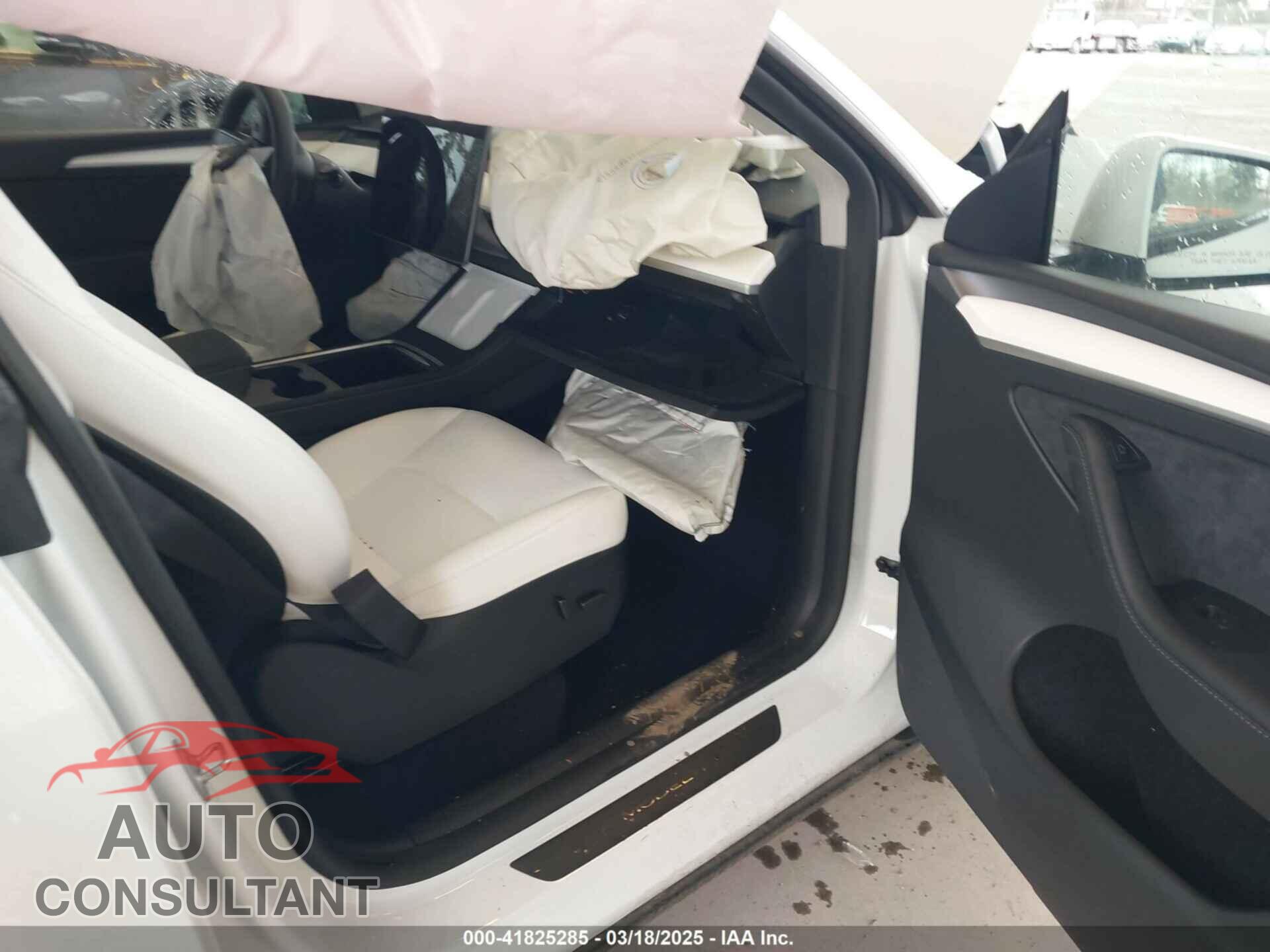 TESLA MODEL Y 2024 - 7SAYGDEE1RF047064