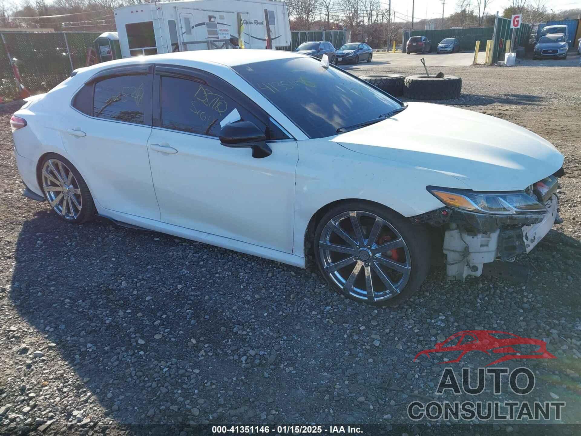TOYOTA CAMRY 2018 - 4T1B11HK1JU565039