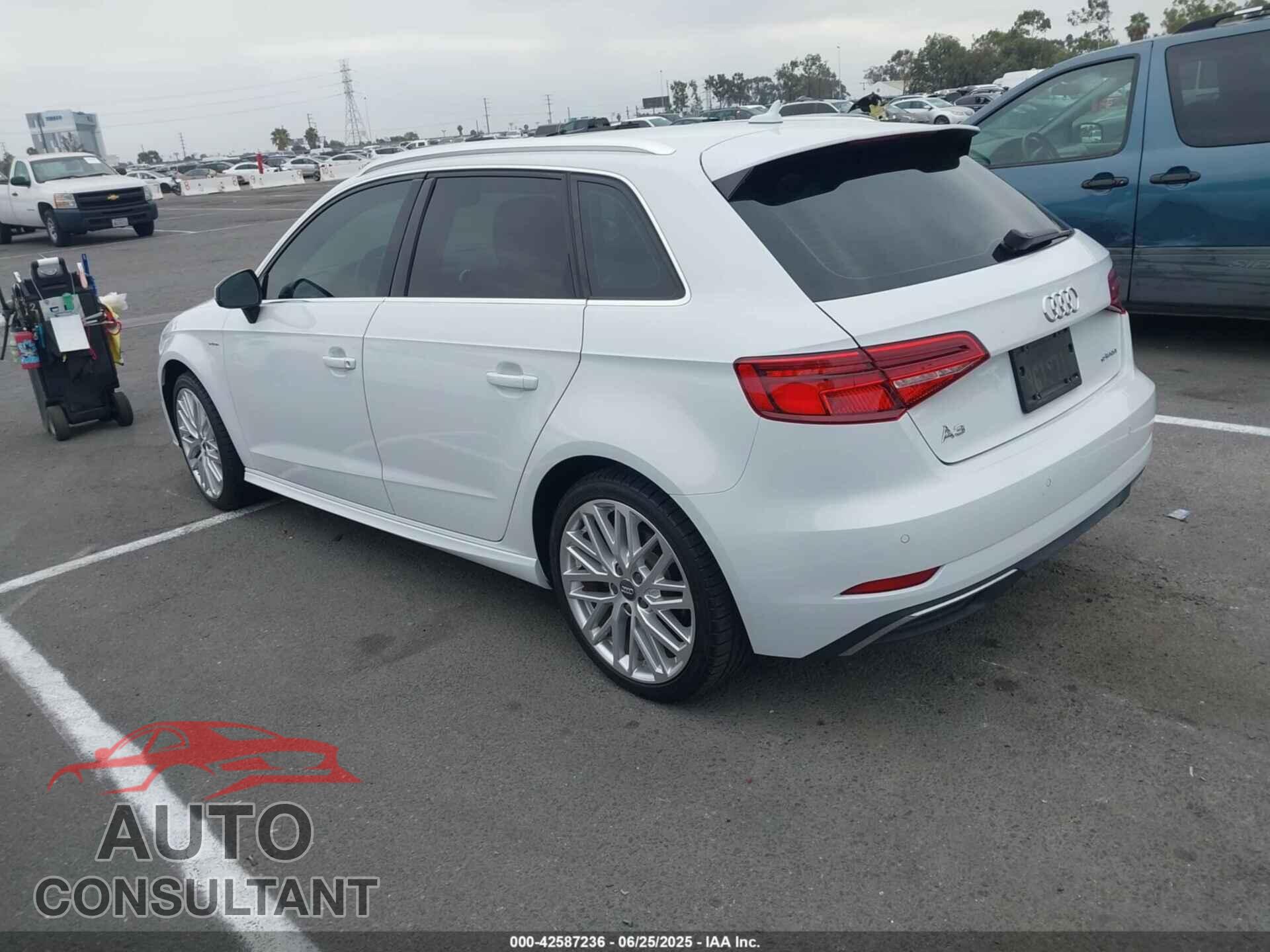 AUDI A3 E-TRON 2018 - WAUTPBFF8JA080950