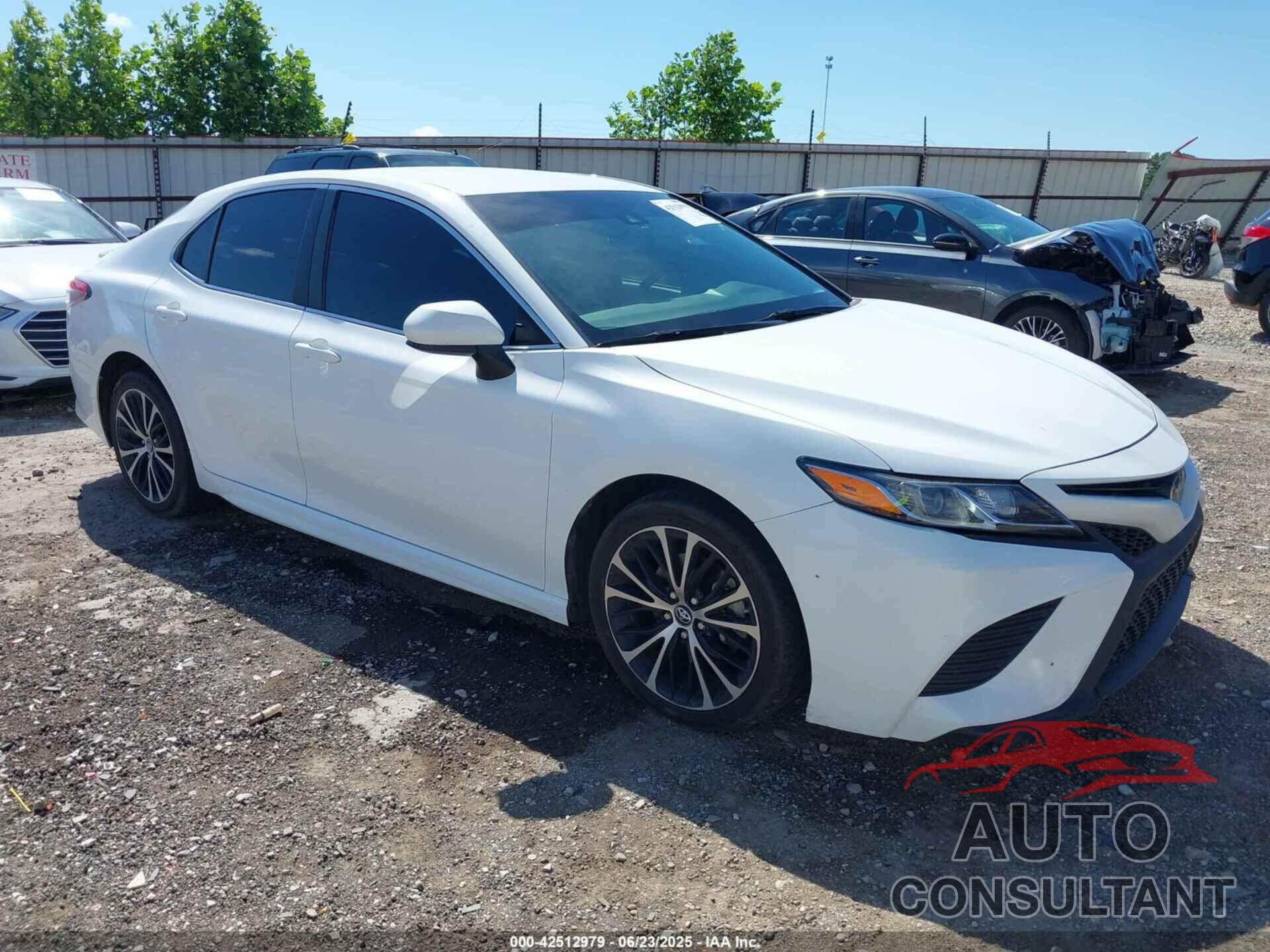 TOYOTA CAMRY 2018 - 4T1B11HK3JU117398