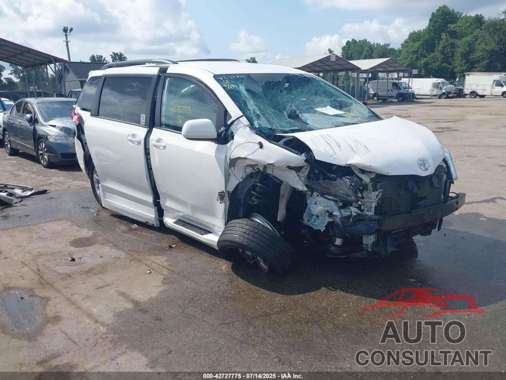 TOYOTA SIENNA 2013 - 5TDKK3DC2DS363105