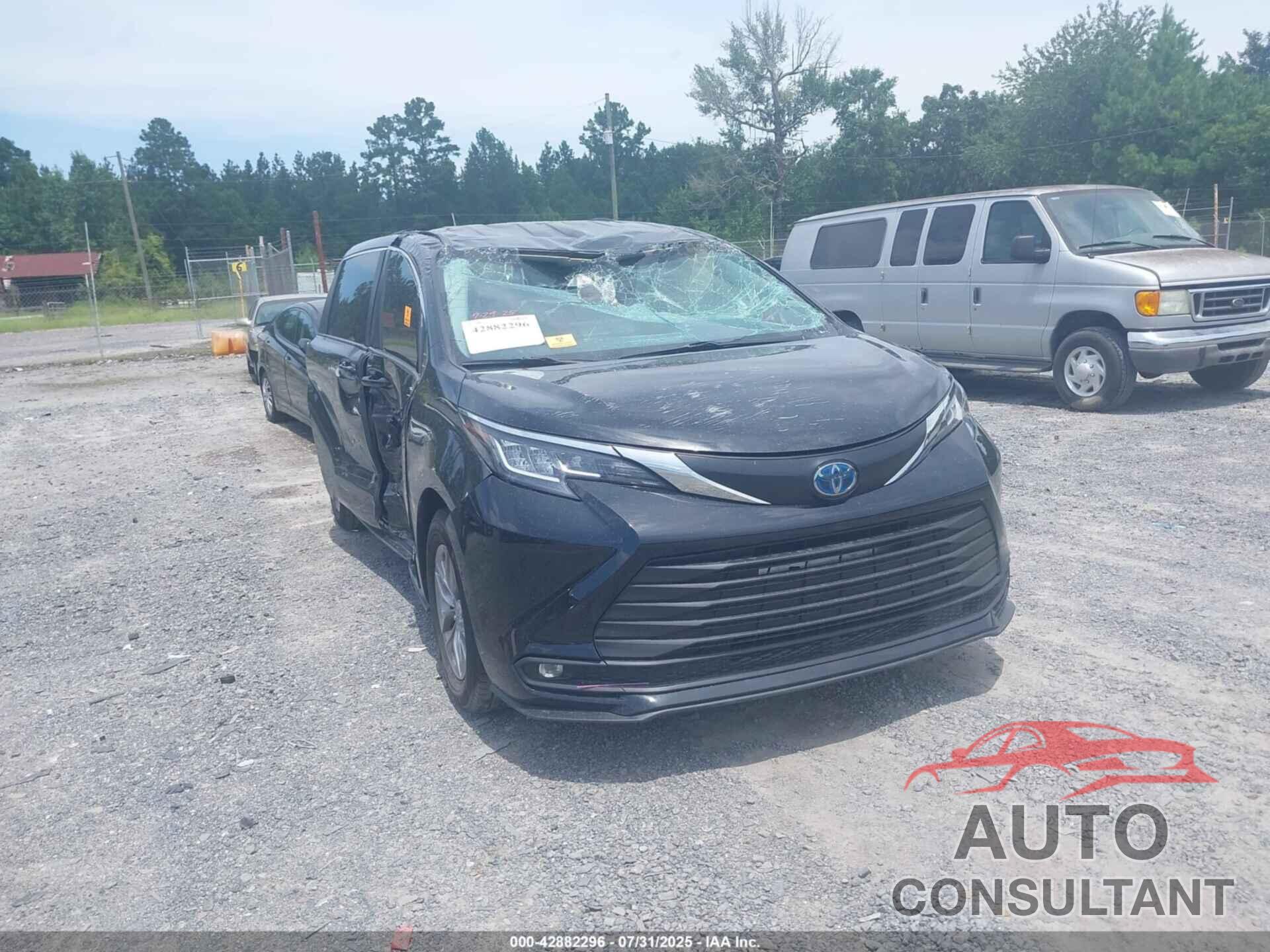 TOYOTA SIENNA 2021 - 5TDKRKECXMS024161