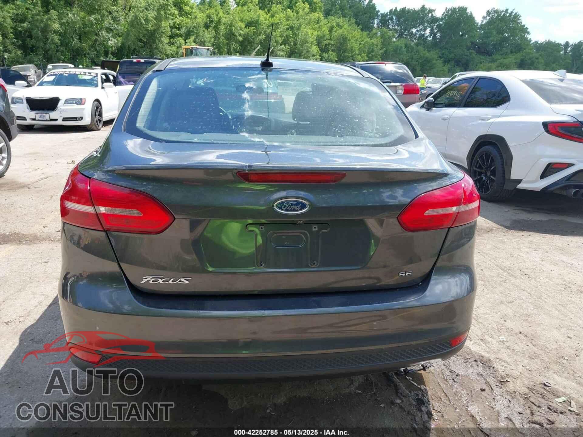 FORD FOCUS 2017 - 1FADP3F28HL263277