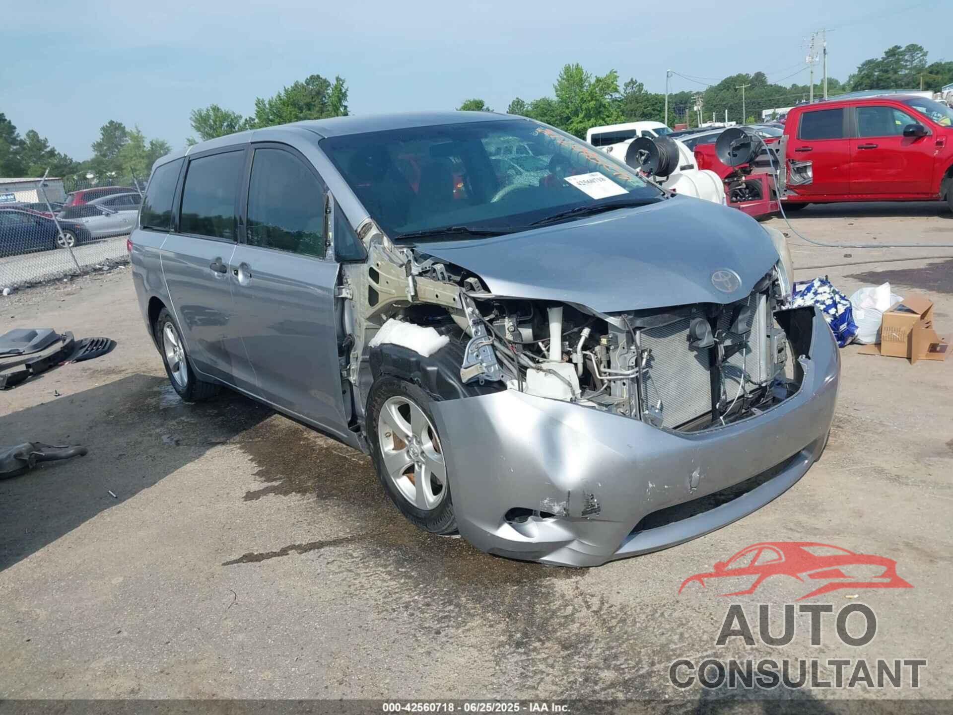 TOYOTA SIENNA 2013 - 5TDZK3DC3DS348420