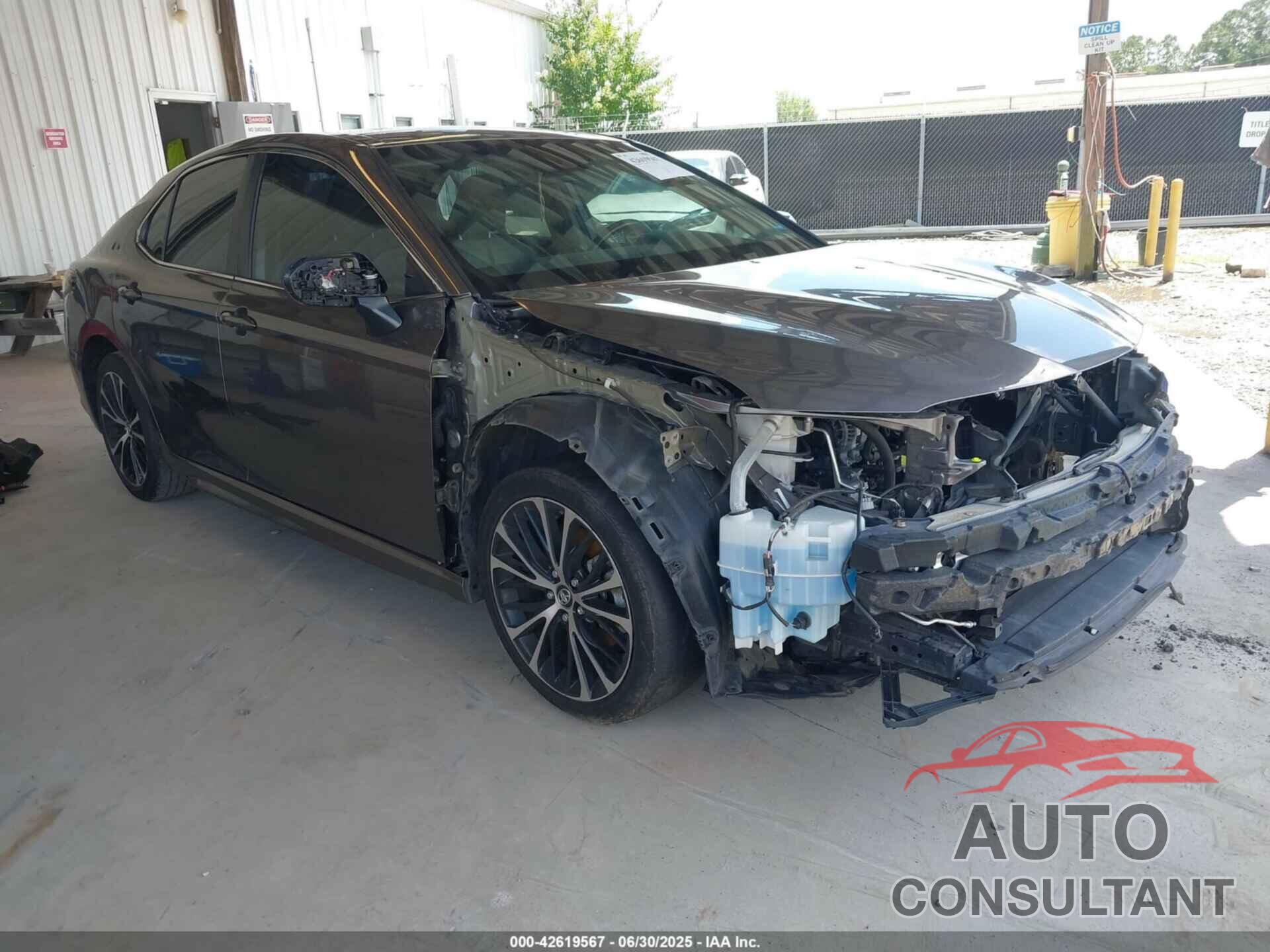 TOYOTA CAMRY 2018 - 4T1B11HK0JU676858