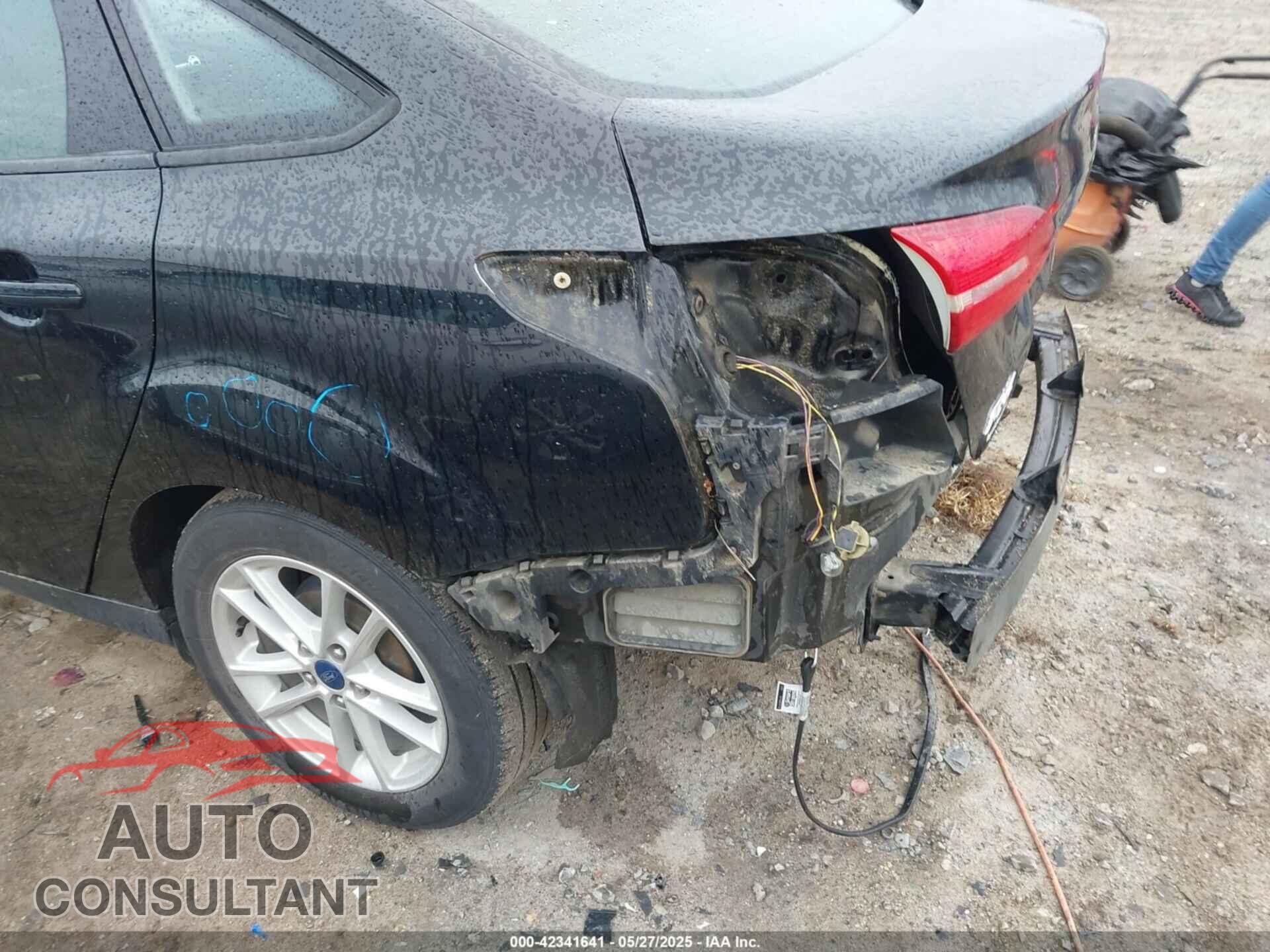 FORD FOCUS 2018 - 1FADP3F2XJL206441