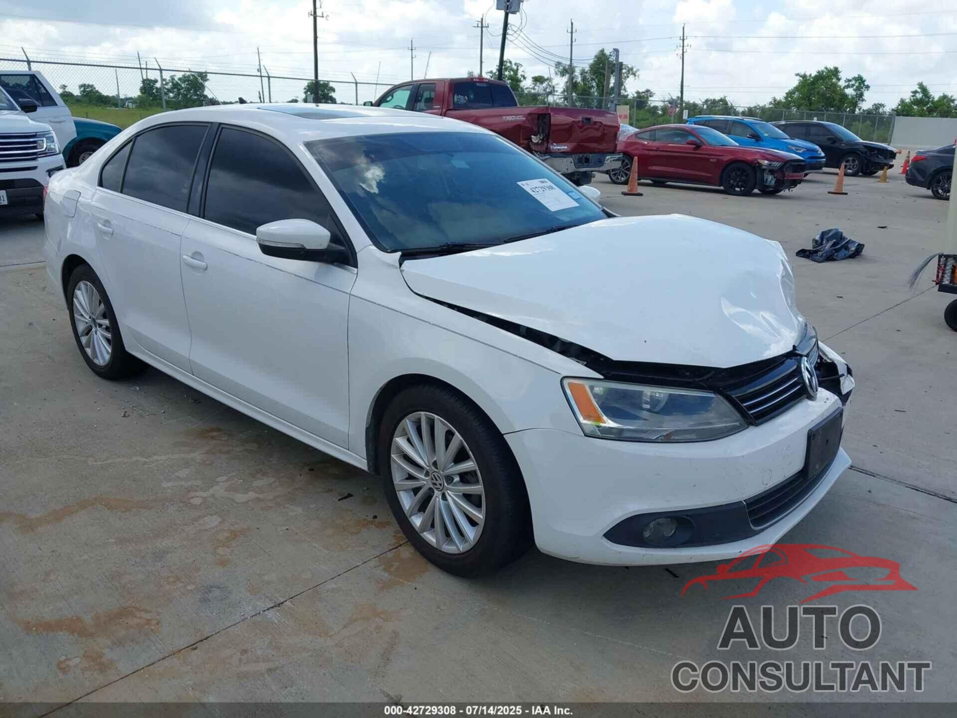 VOLKSWAGEN JETTA 2013 - 3VWLX7AJXDM393563