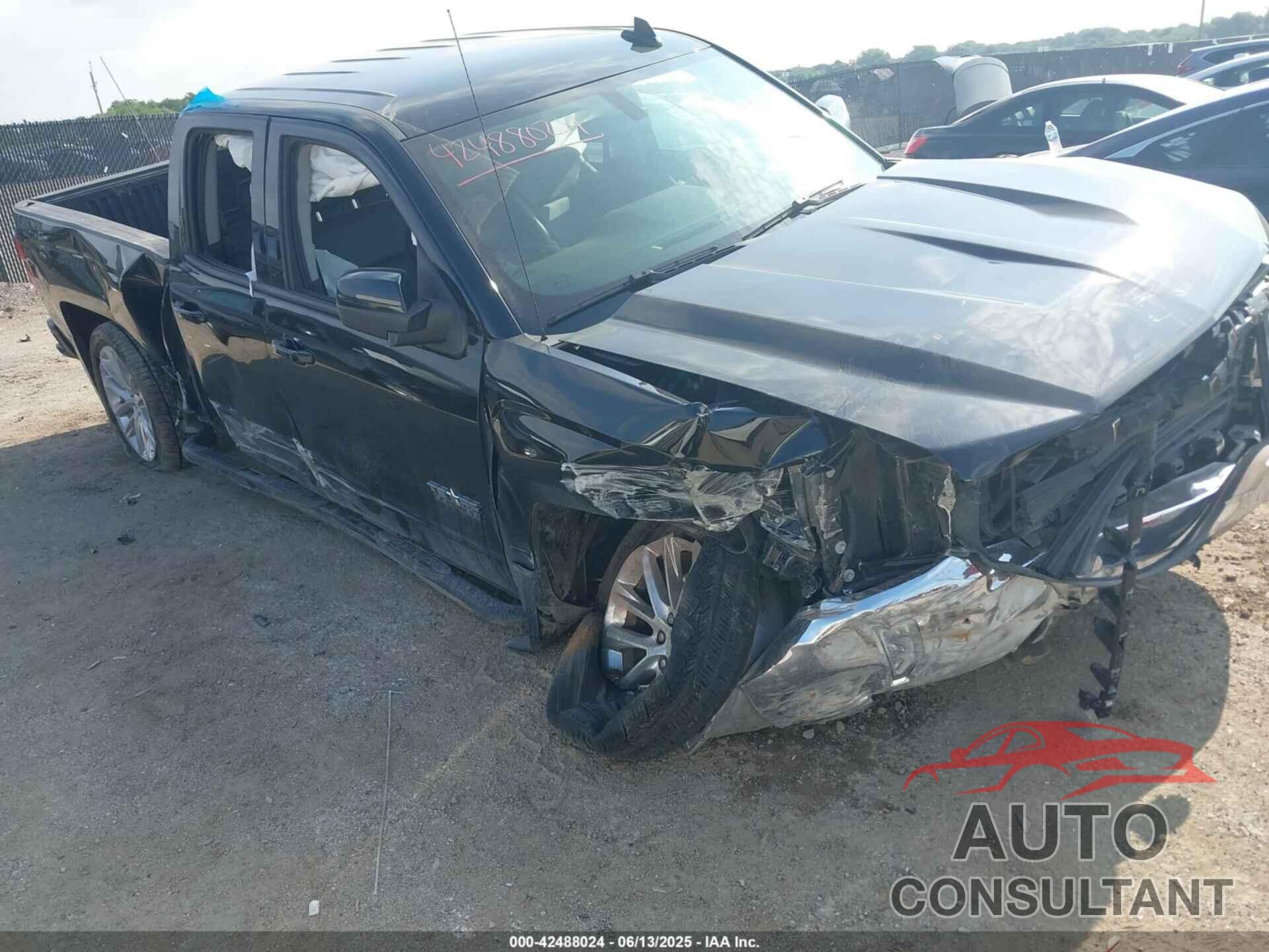 CHEVROLET SILVERADO 1500 2018 - 1GCRCREC1JZ271071