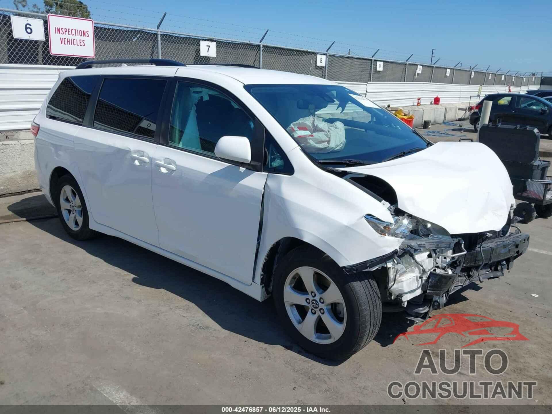 TOYOTA SIENNA 2018 - 5TDKZ3DC3JS913810