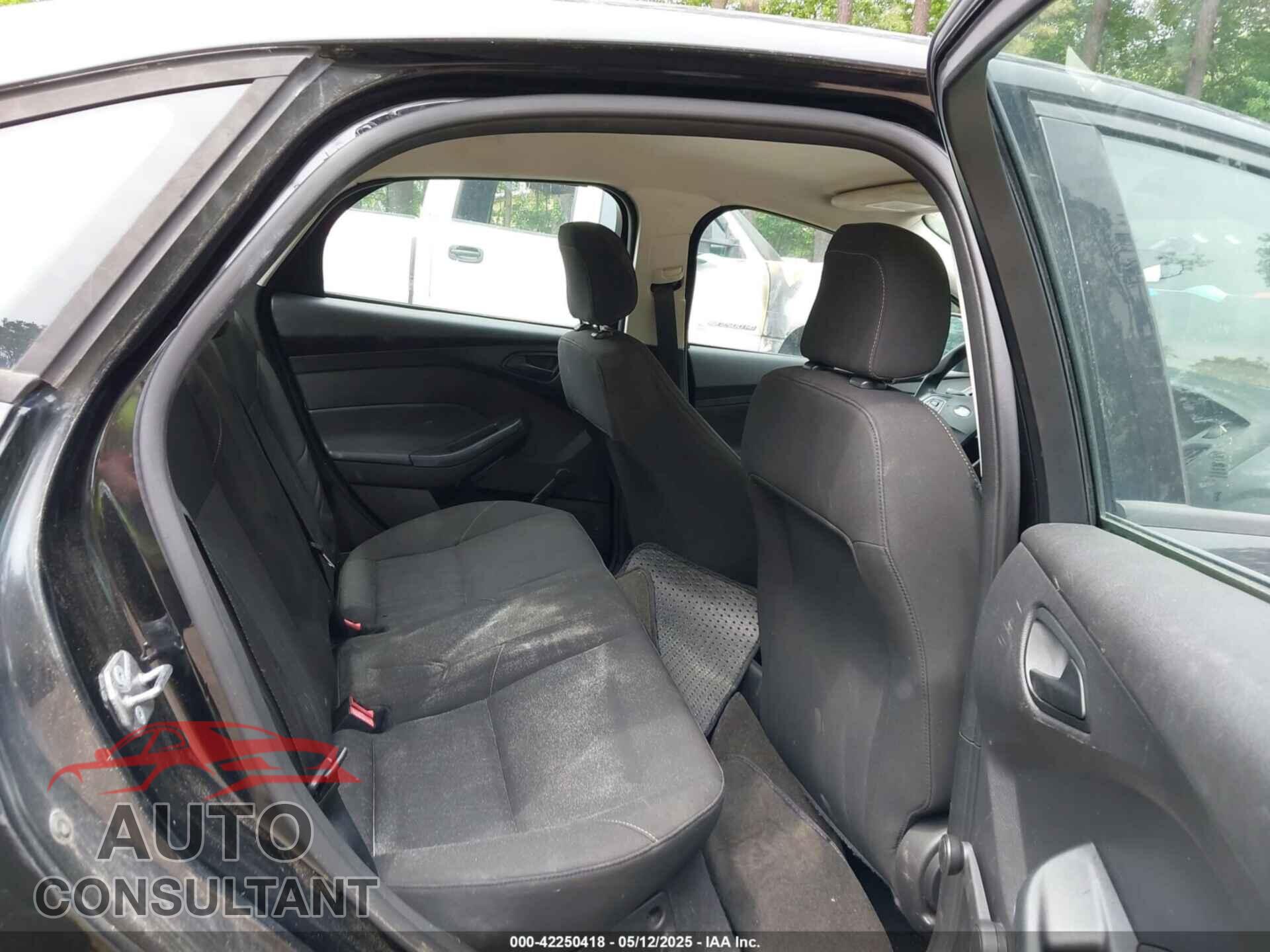 FORD FOCUS 2015 - 1FADP3E28FL212859