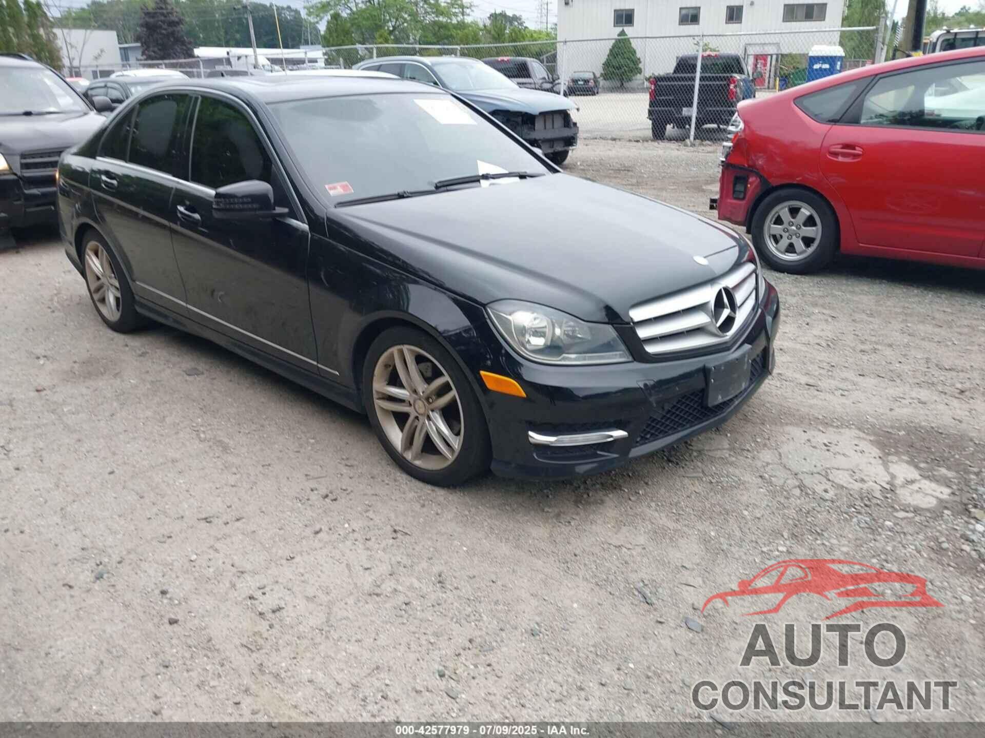 MERCEDES-BENZ C 300 2012 - WDDGF8BB2CA613641