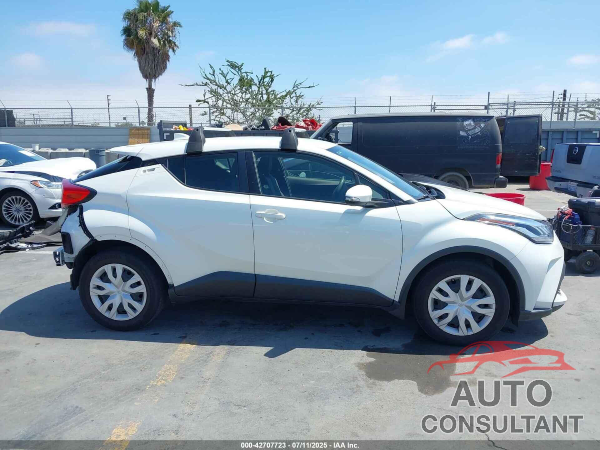 TOYOTA C-HR 2021 - JTNKHMBX0M1116166