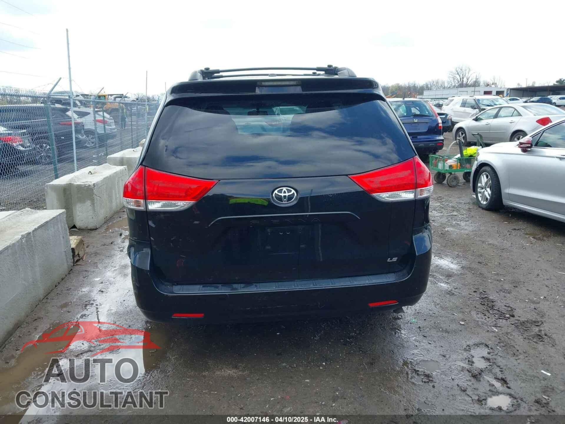 TOYOTA SIENNA 2013 - 5TDKK3DC8DS401419