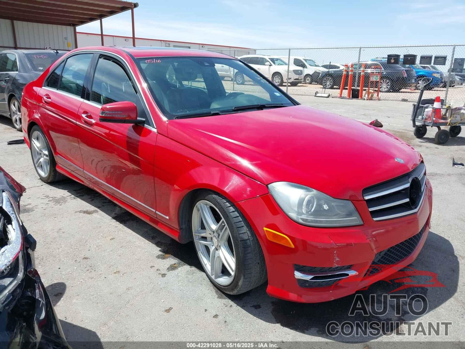 MERCEDES-BENZ C 300 2013 - WDDGF8AB8DR284402