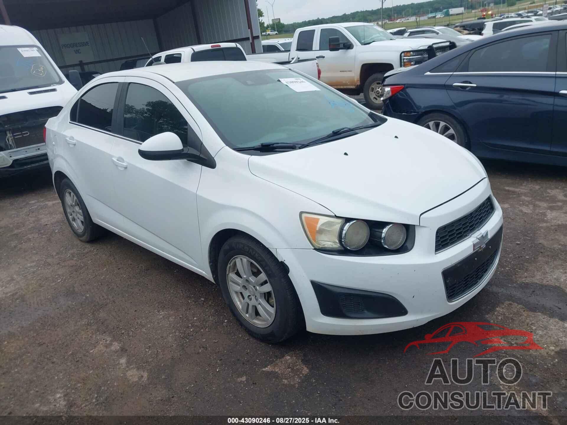 CHEVROLET SONIC 2015 - 1G1JC5SB2F4114180