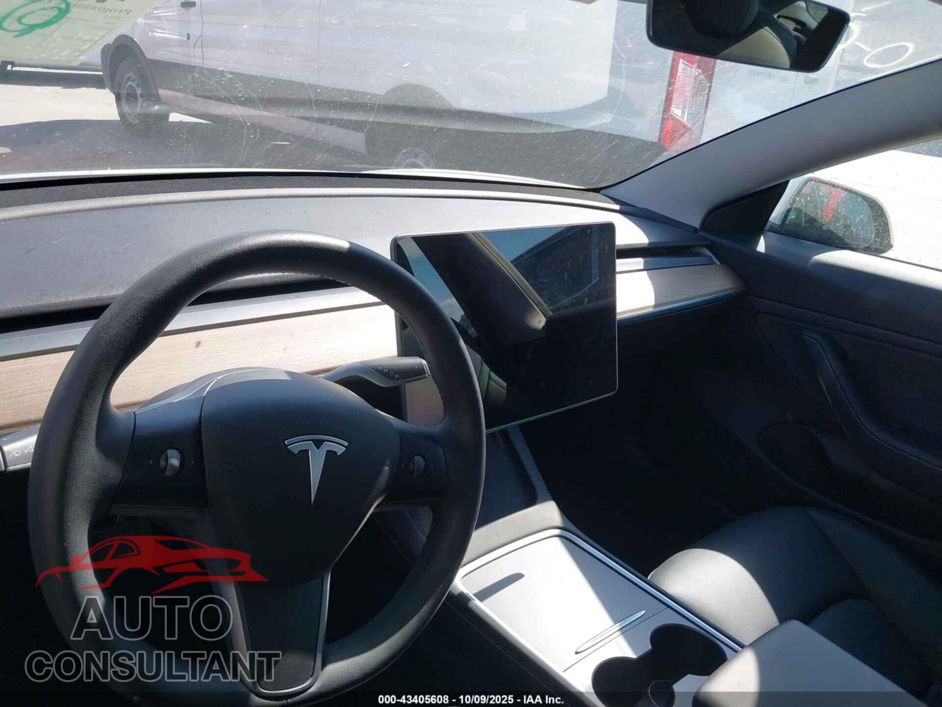 TESLA MODEL 3 2021 - 5YJ3E1EB2MF872377